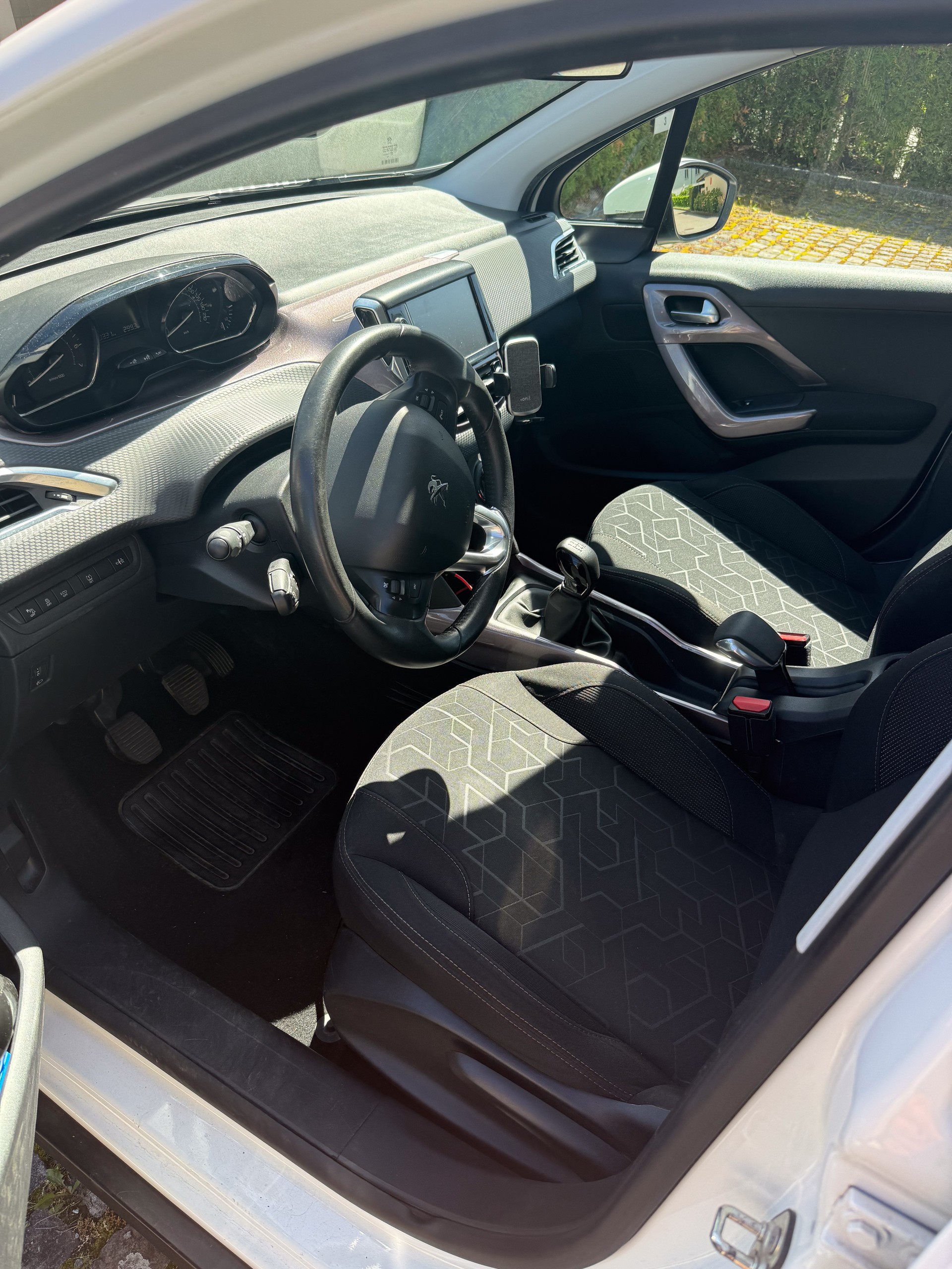 PEUGEOT 1.2 PureTech 110 Allure S/S-image-4