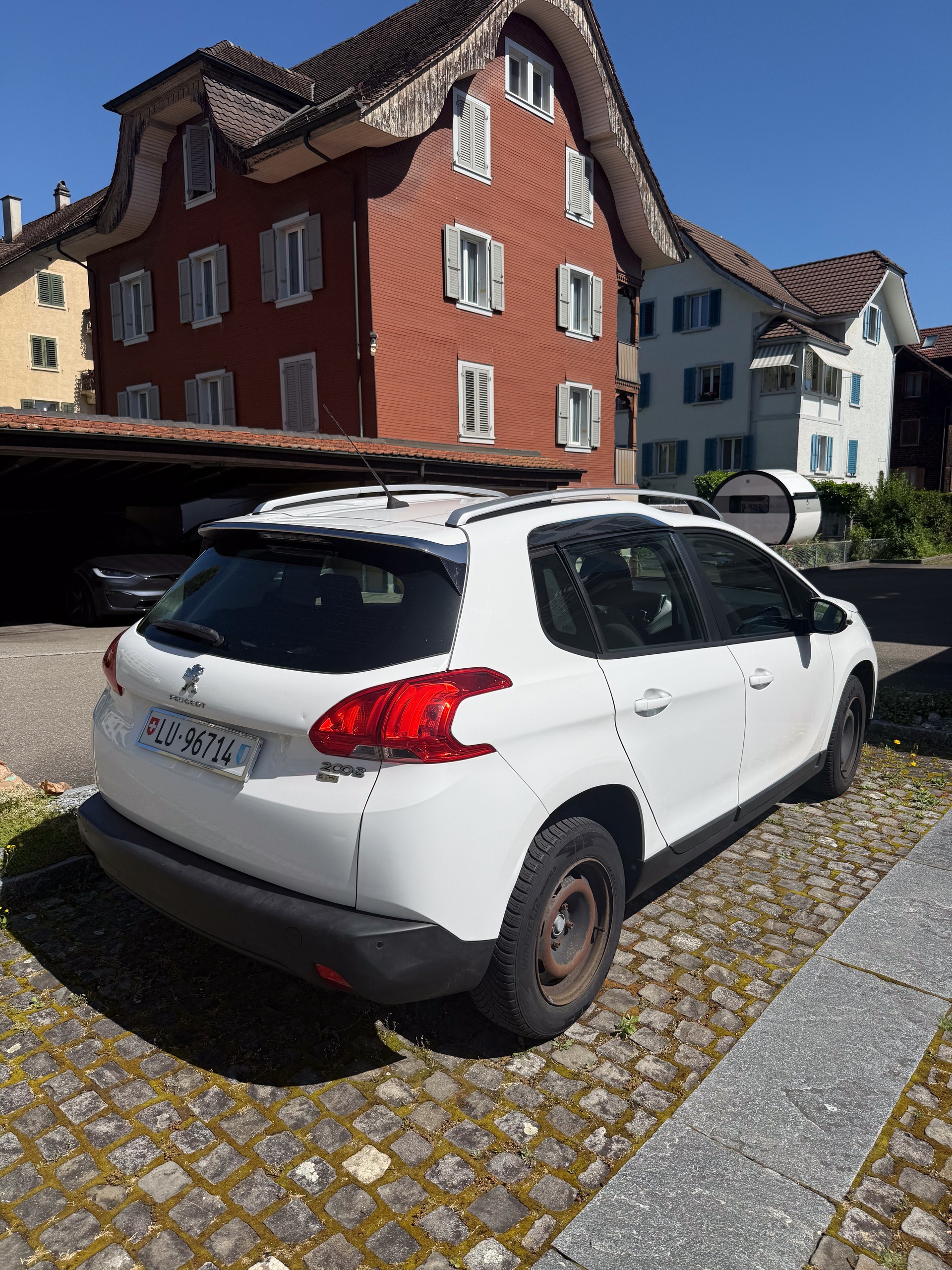 PEUGEOT 1.2 PureTech 110 Allure S/S-image-1