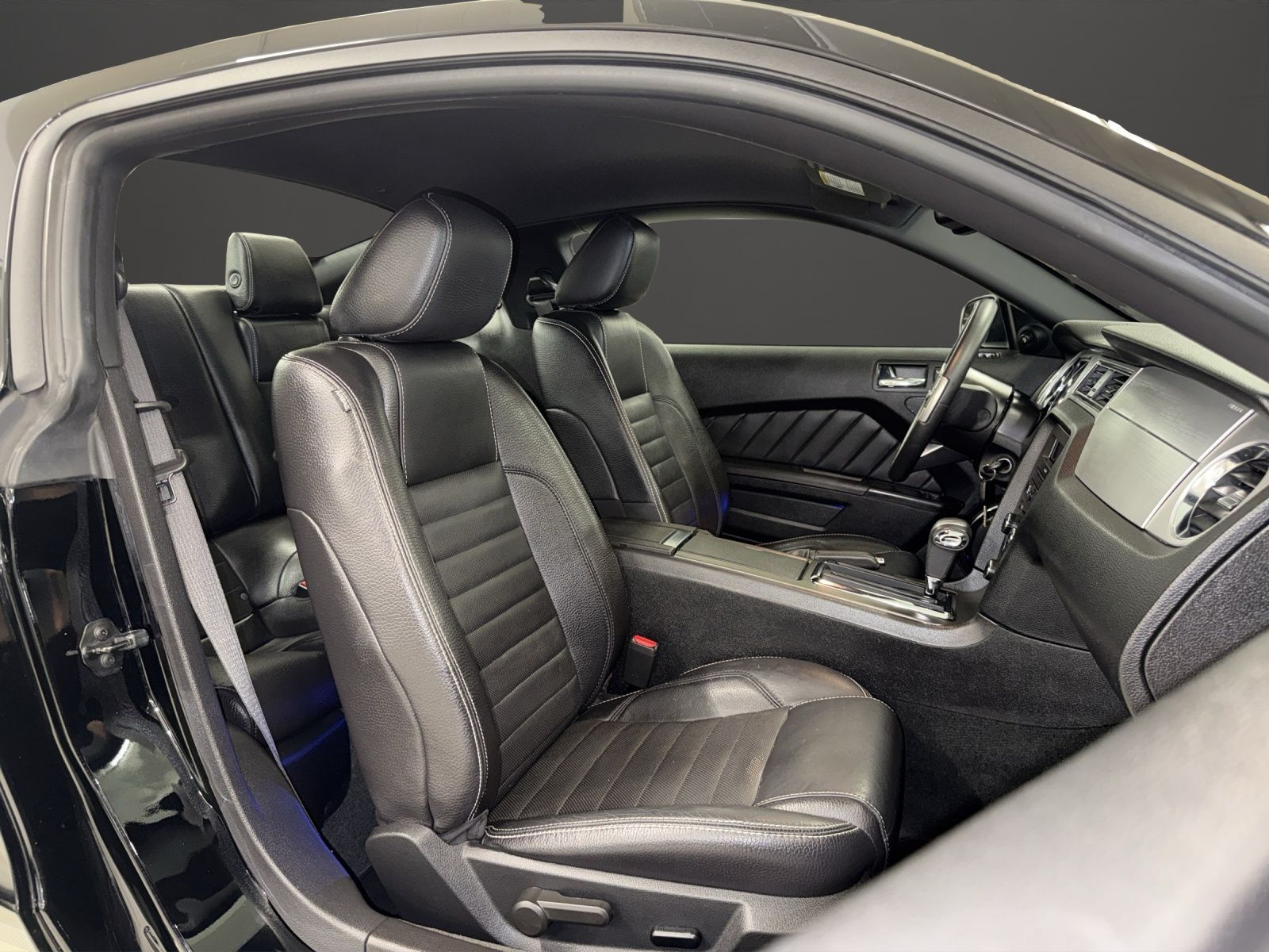FORD Mustang 3.7 V6 Coupe-image-7