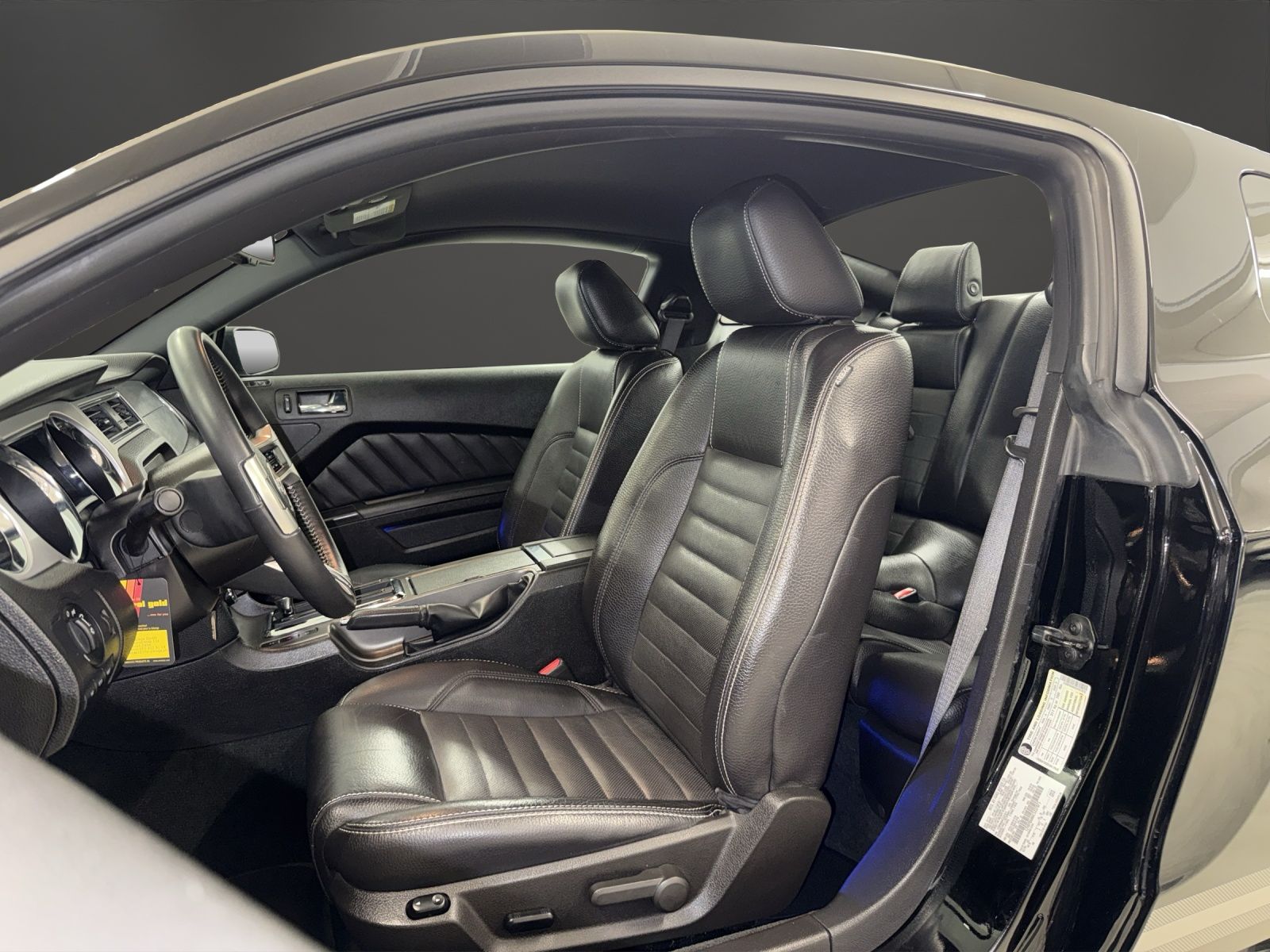 FORD Mustang 3.7 V6 Coupe-image-6