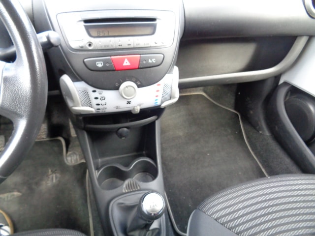 PEUGEOT 107 1.0 Active-image-9