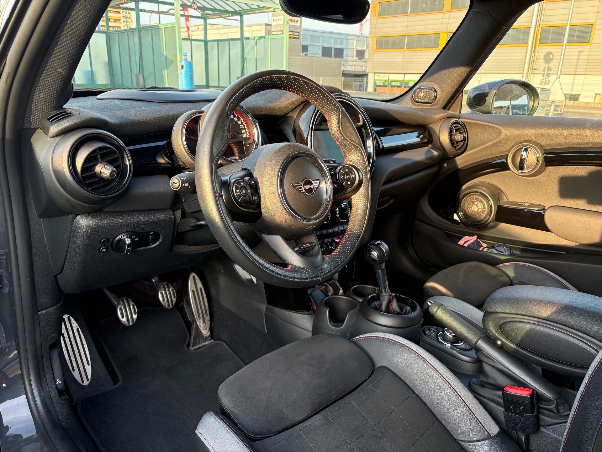 MINI 2.0i John Cooper Works-image-3