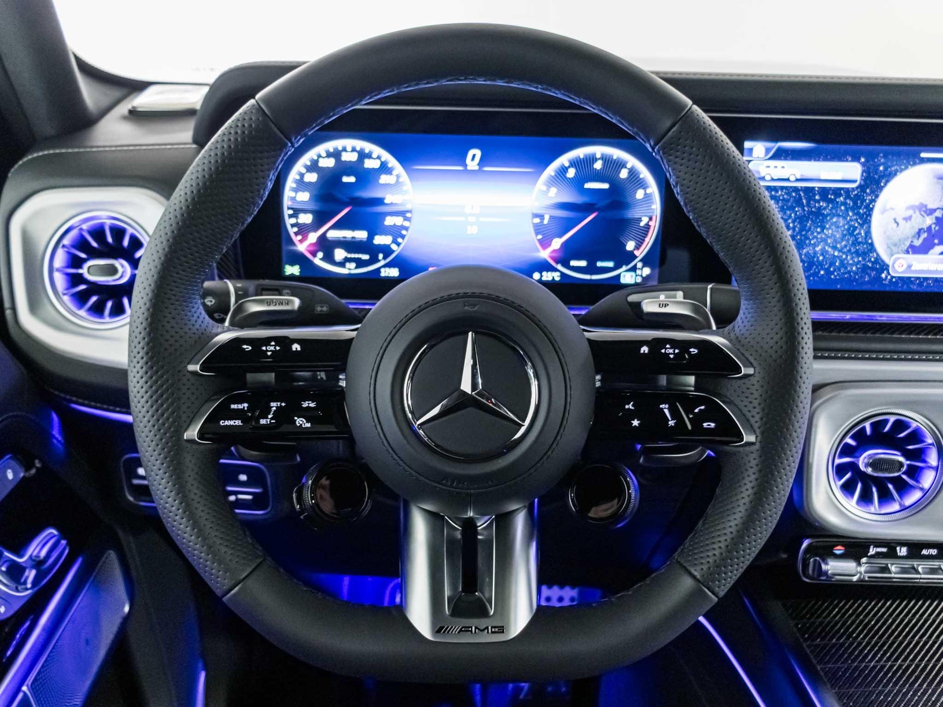 MERCEDES-BENZ G 63 AMG-image-10