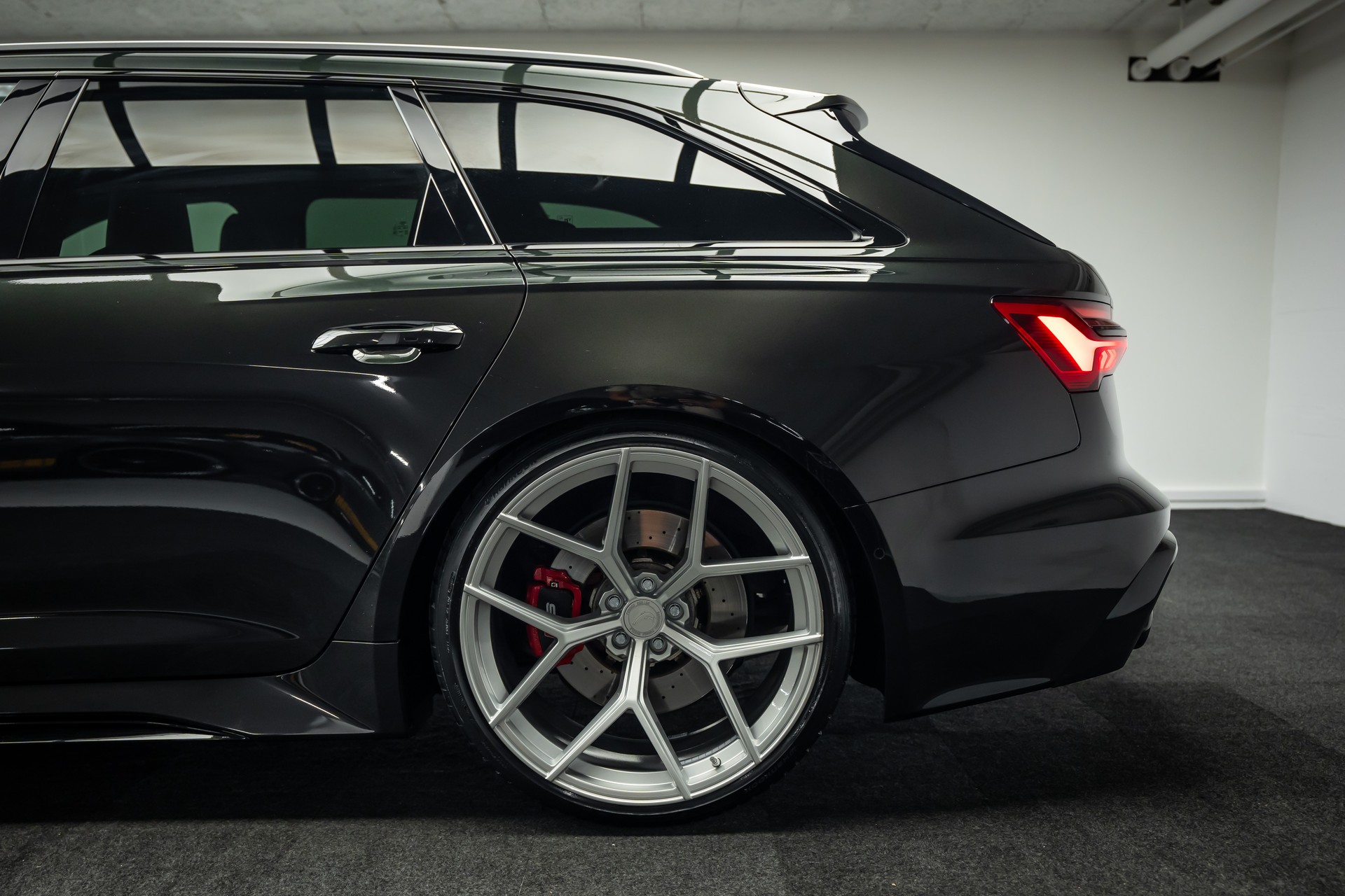 AUDI * RS6 AVANT * RS DYNAMIKPAKET * INDIVIDUALLACKIERUNG * 22 ZOLL * LEASING AB 754.- *-image-2