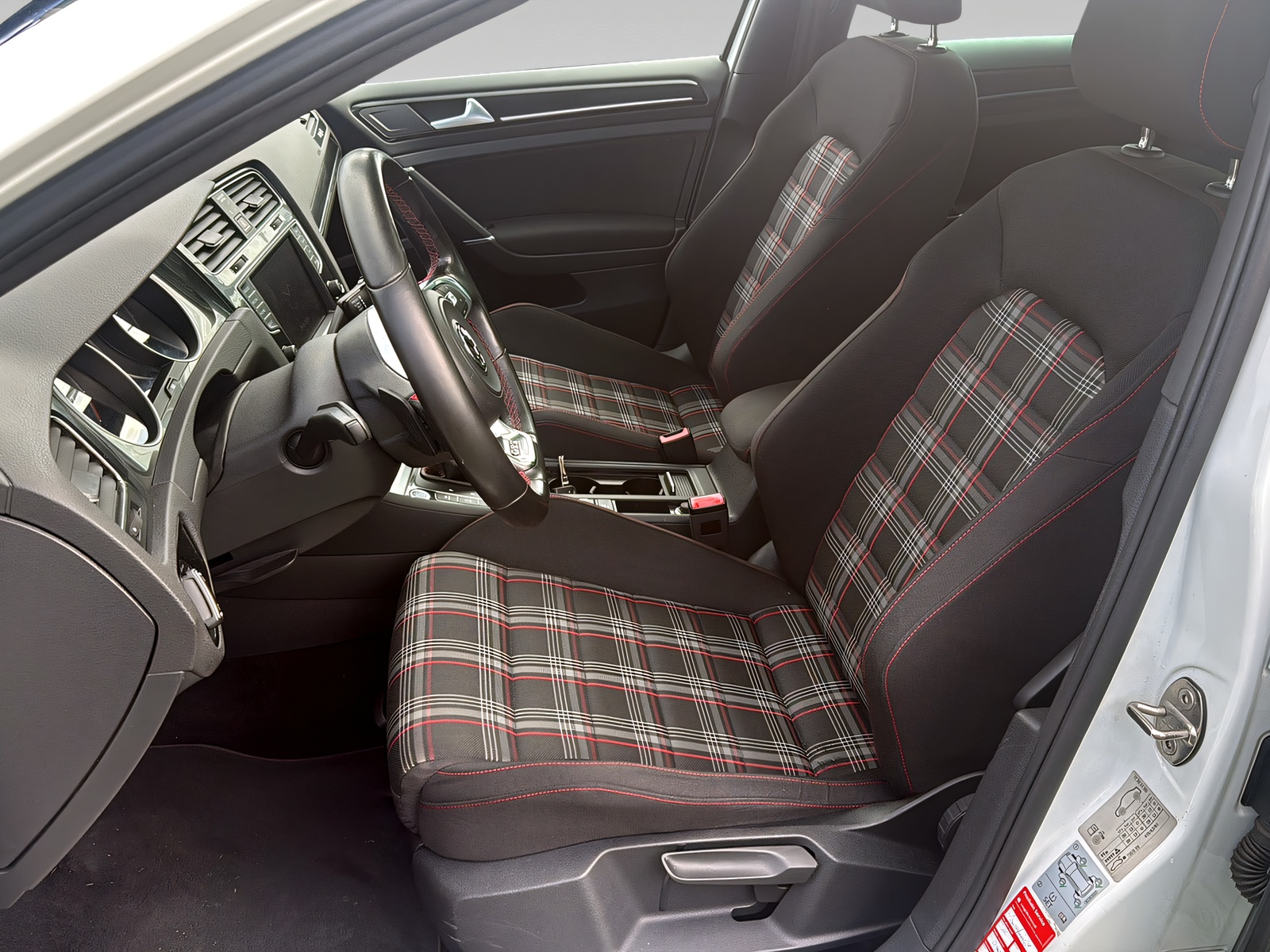 VW Golf 2.0 TSI GTI Performance DSG-image-11