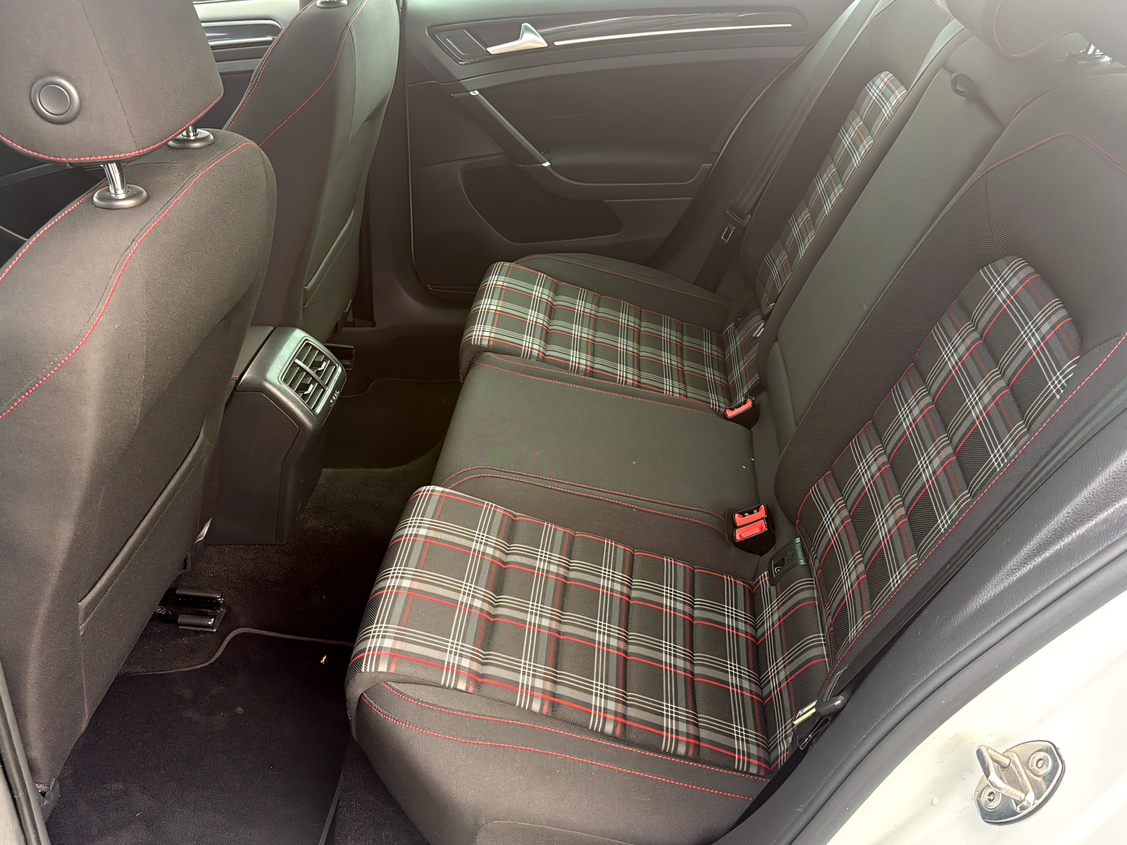 VW Golf 2.0 TSI GTI Performance DSG-image-12