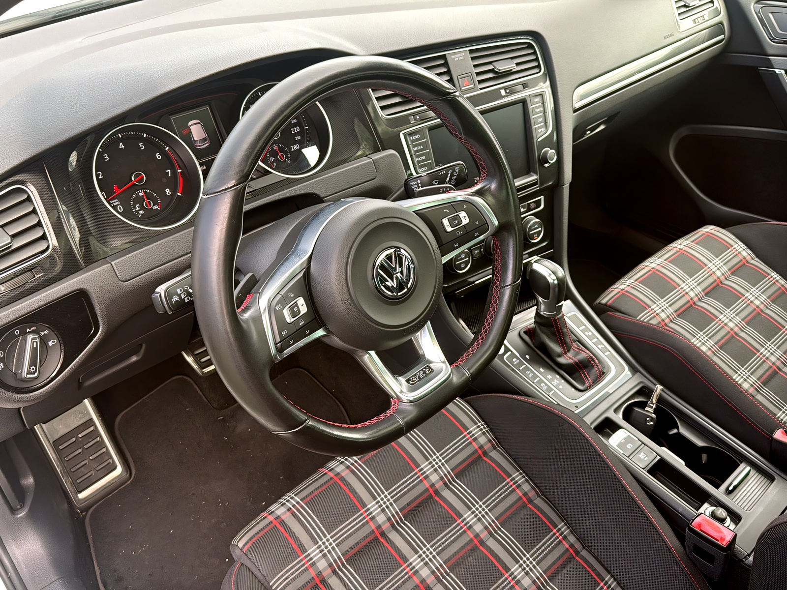 VW Golf 2.0 TSI GTI Performance DSG-image-9