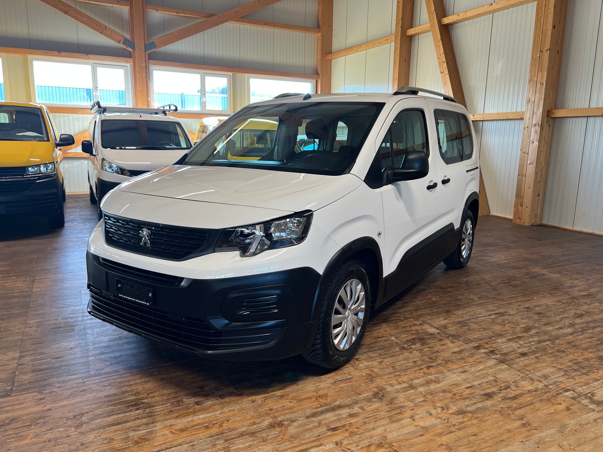 PEUGEOT Rifter 1.2 PureTech Allure-image-0