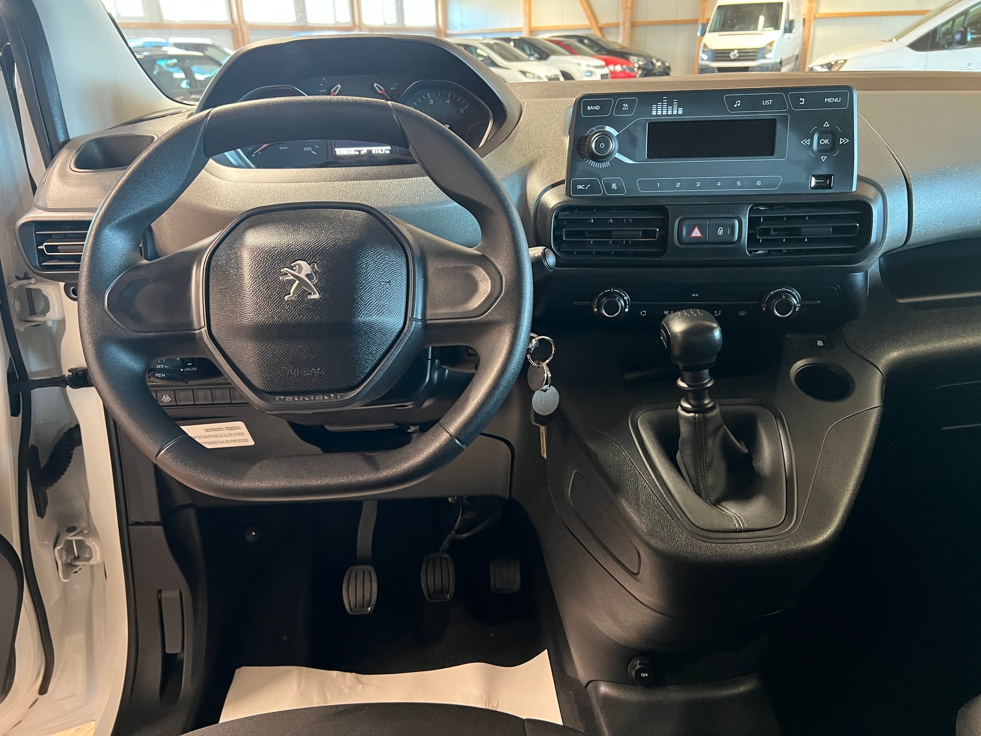 PEUGEOT Rifter 1.2 PureTech Allure-image-9