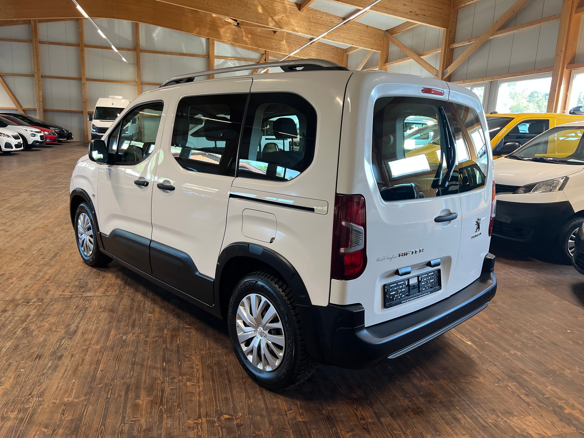 PEUGEOT Rifter 1.2 PureTech Allure-image-6