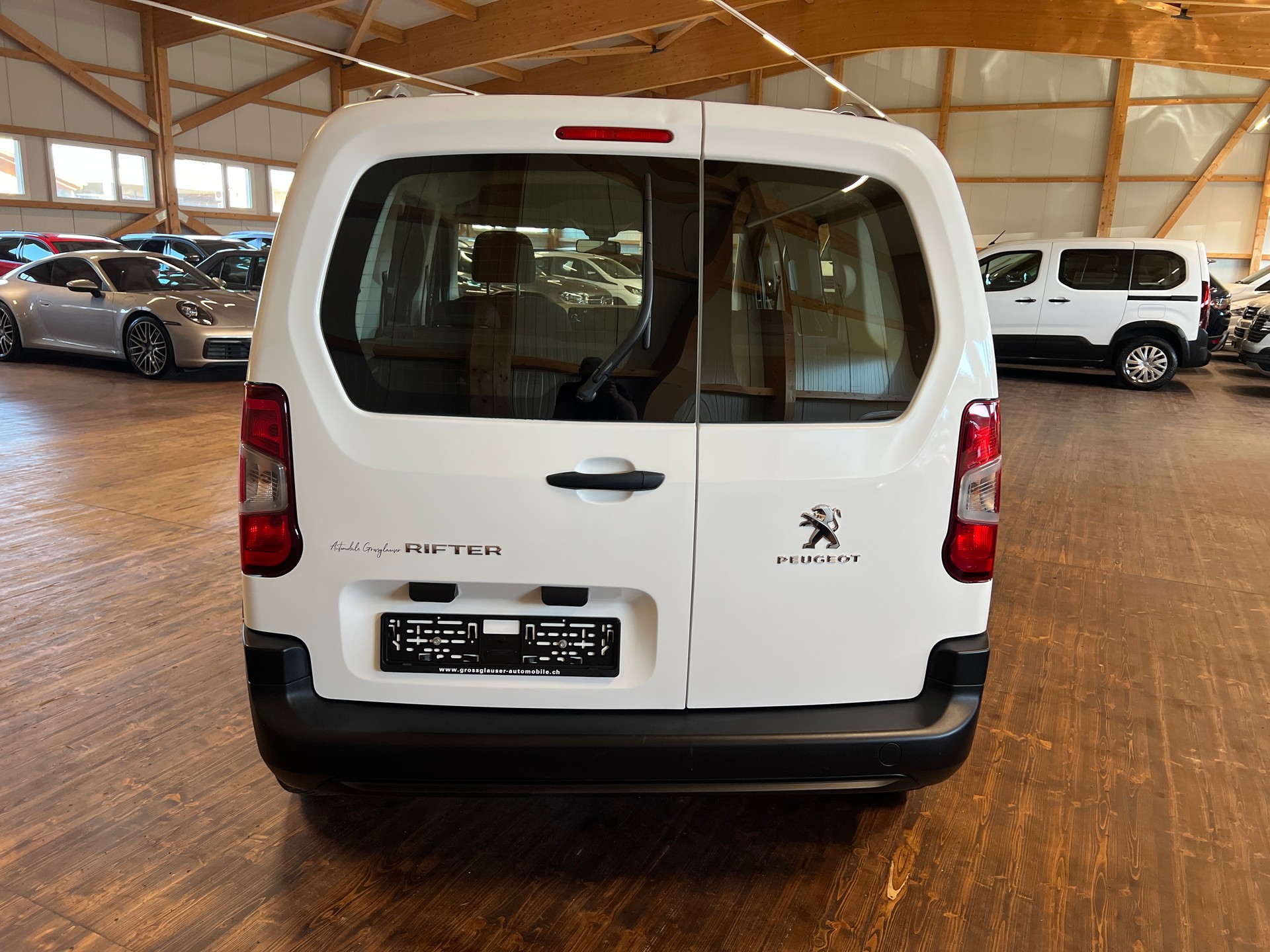 PEUGEOT Rifter 1.2 PureTech Allure-image-5