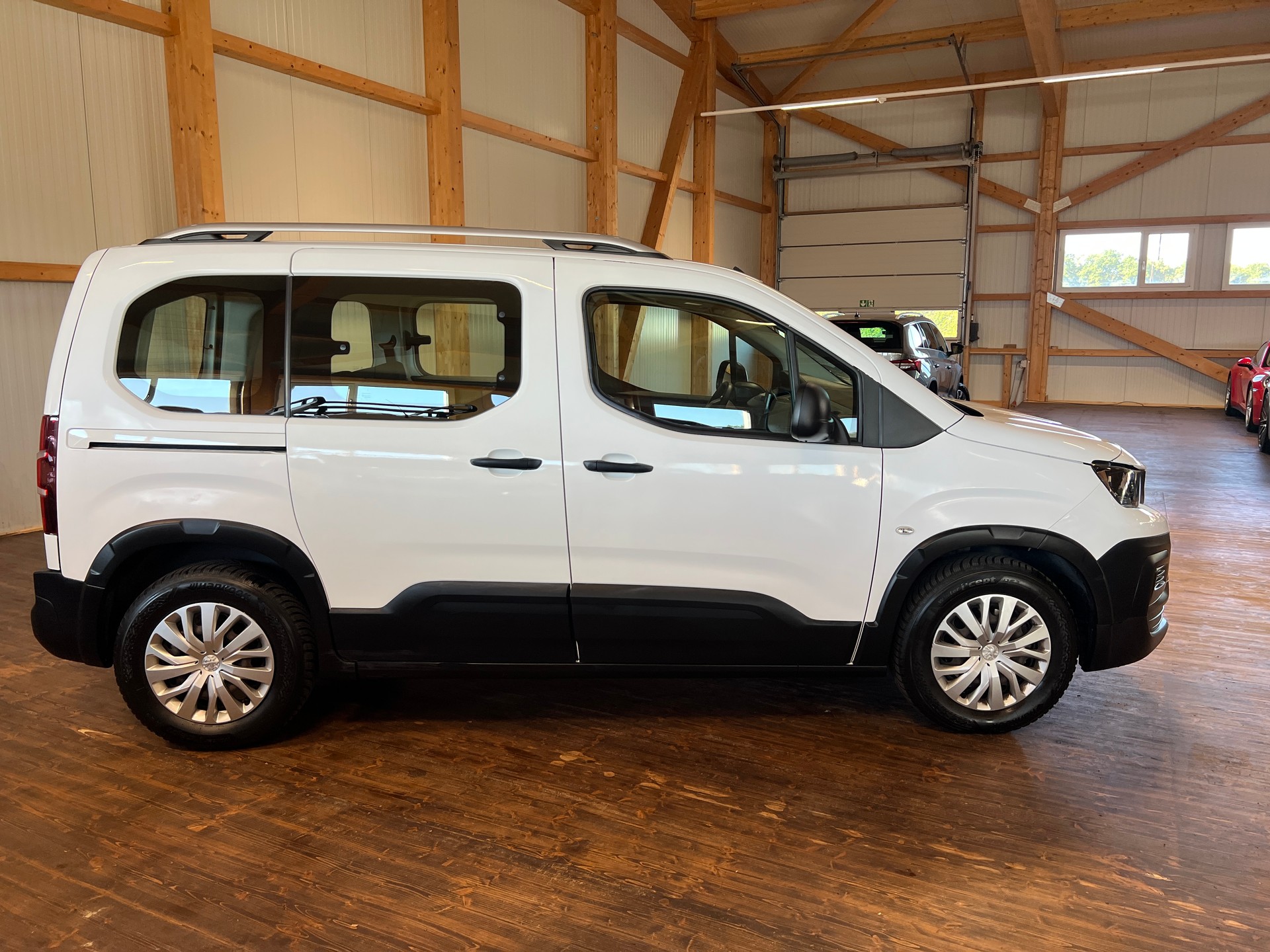 PEUGEOT Rifter 1.2 PureTech Allure-image-3