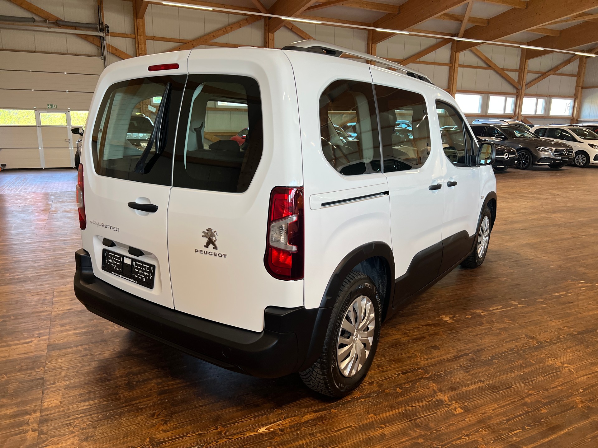 PEUGEOT Rifter 1.2 PureTech Allure-image-4