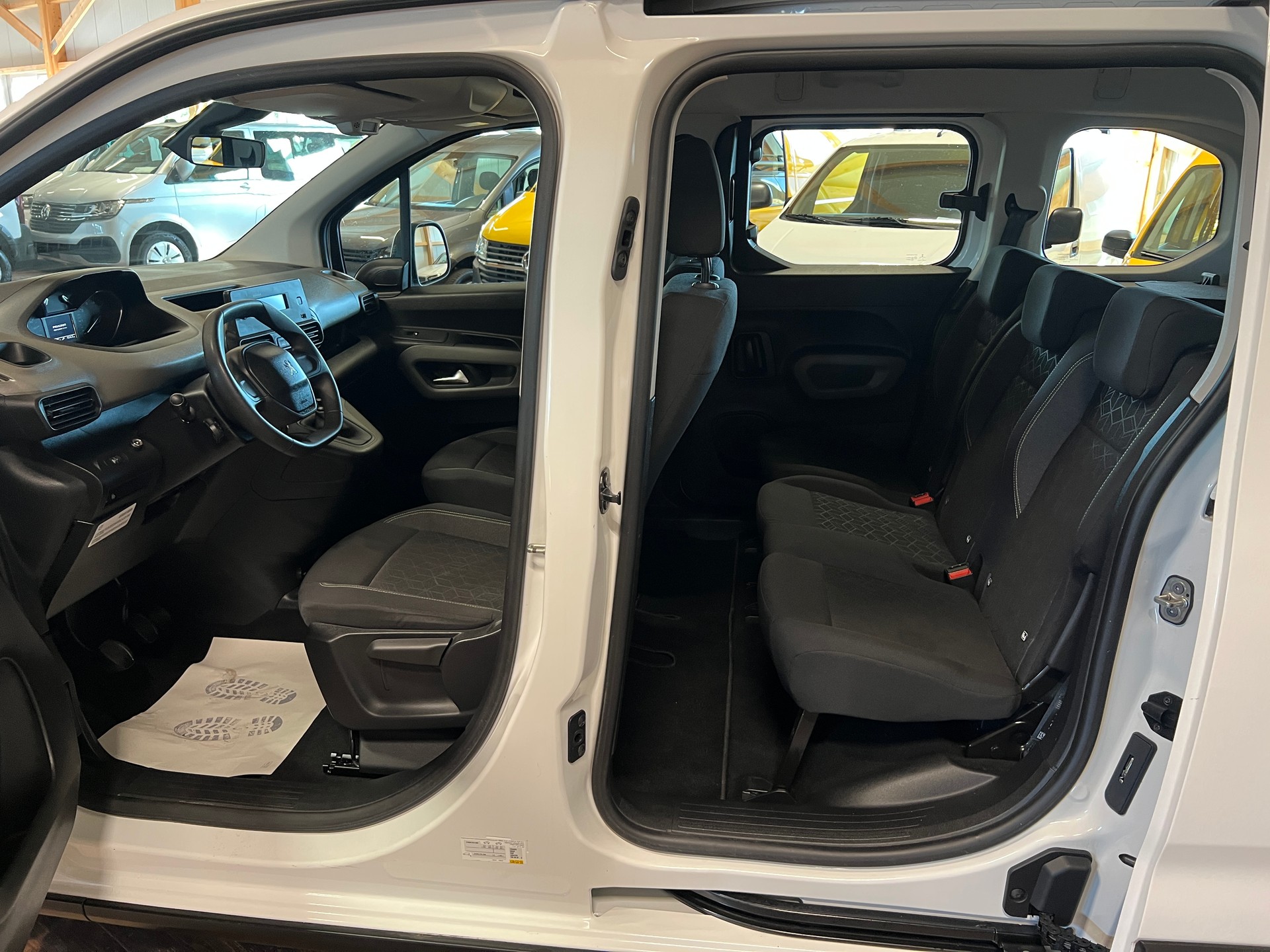 PEUGEOT Rifter 1.2 PureTech Allure-image-12