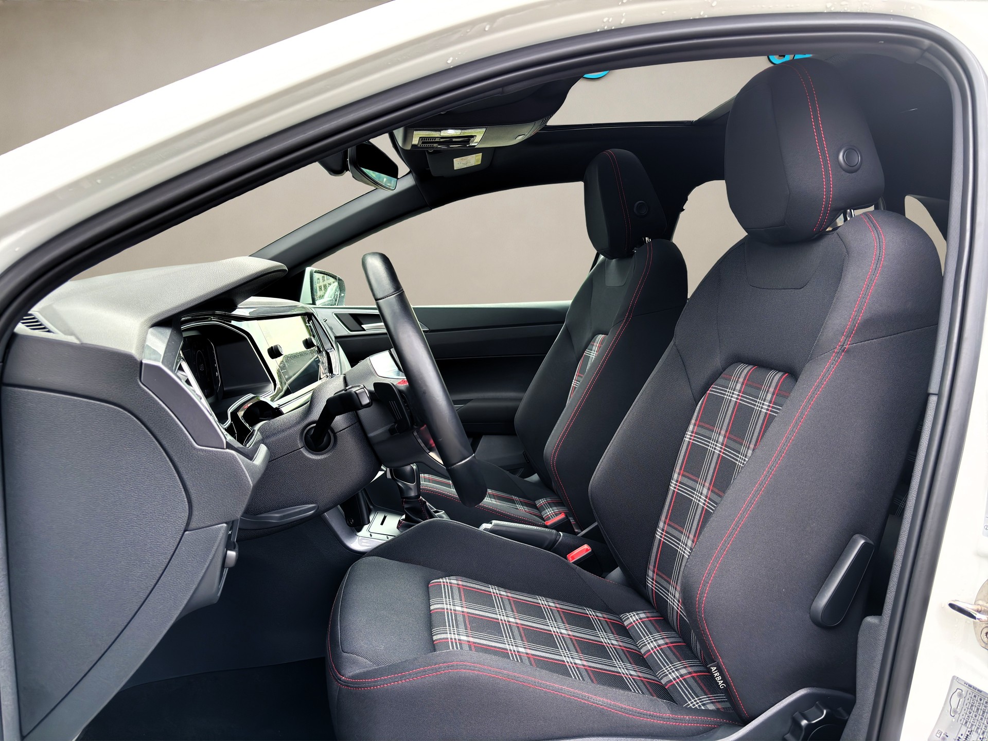 VW Polo 2.0 TSI ❗ GTI ❗ DSG ✅CH-Fahrzeug & 8-fach bereift✅-image-8