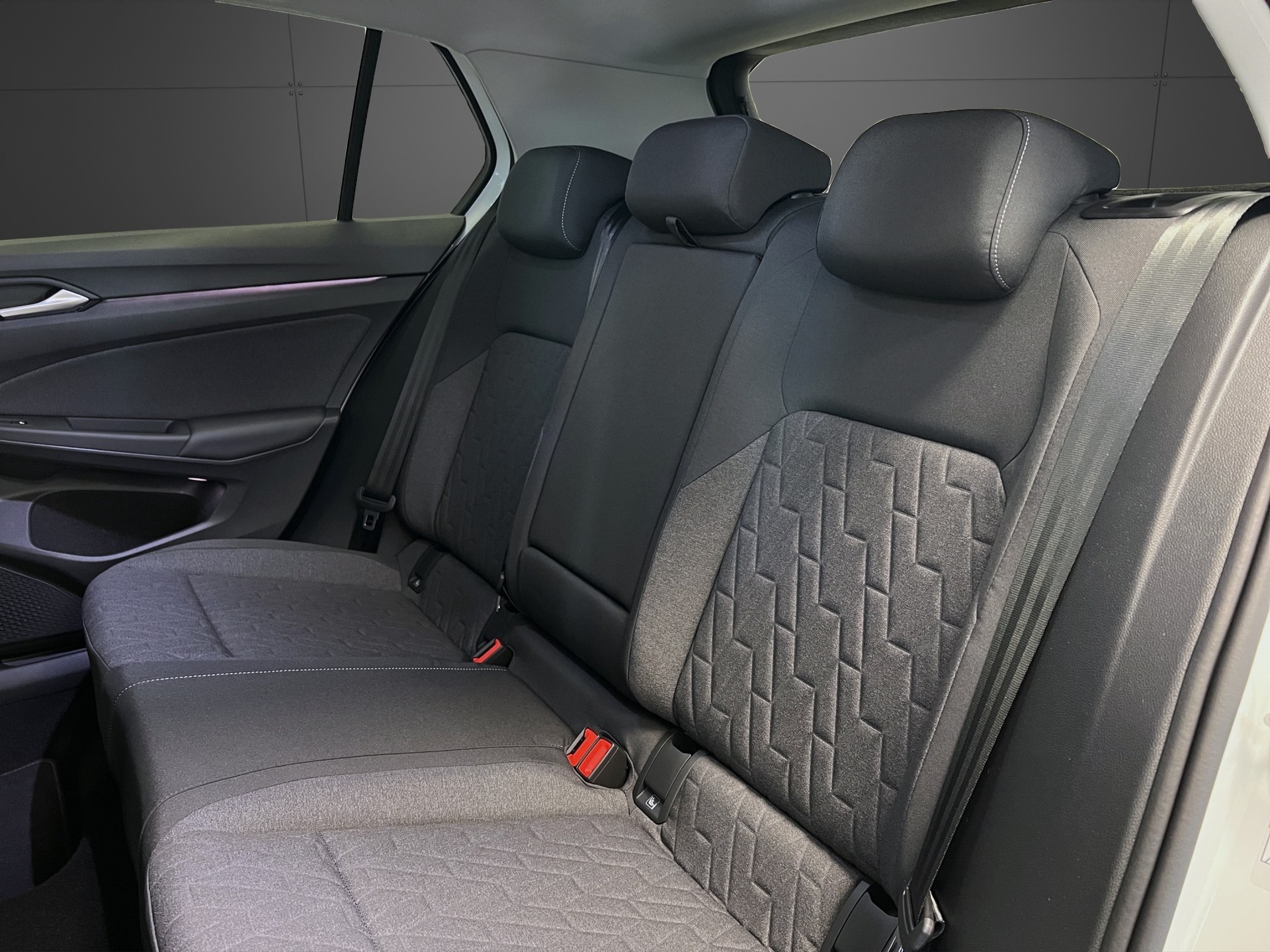 VW Golf 1.5 e TSI mHEV Life DSG-image-8