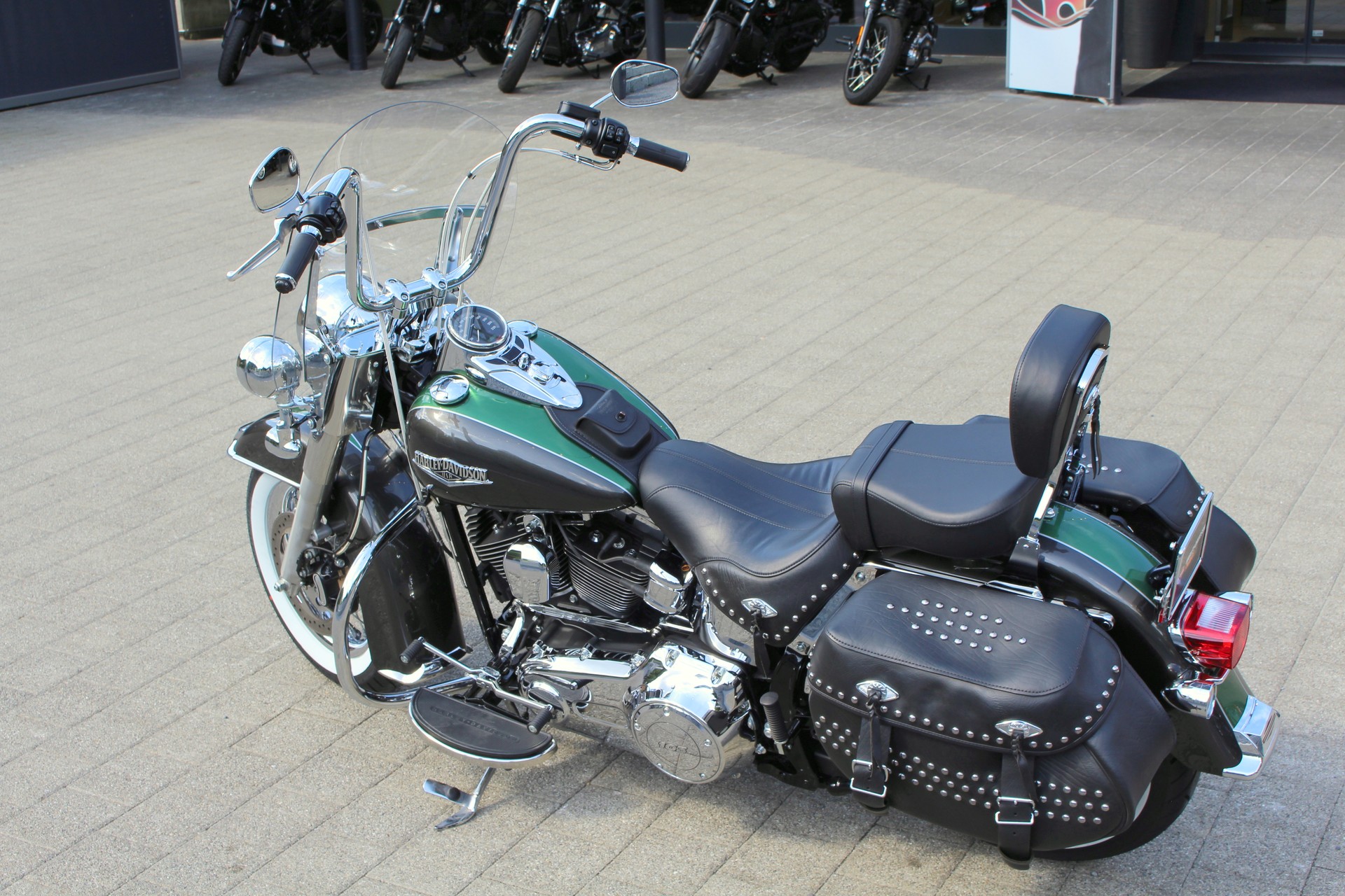 HARLEY-DAVIDSON FLSTC Softail Heritage Classic ABS-showroom-element-3