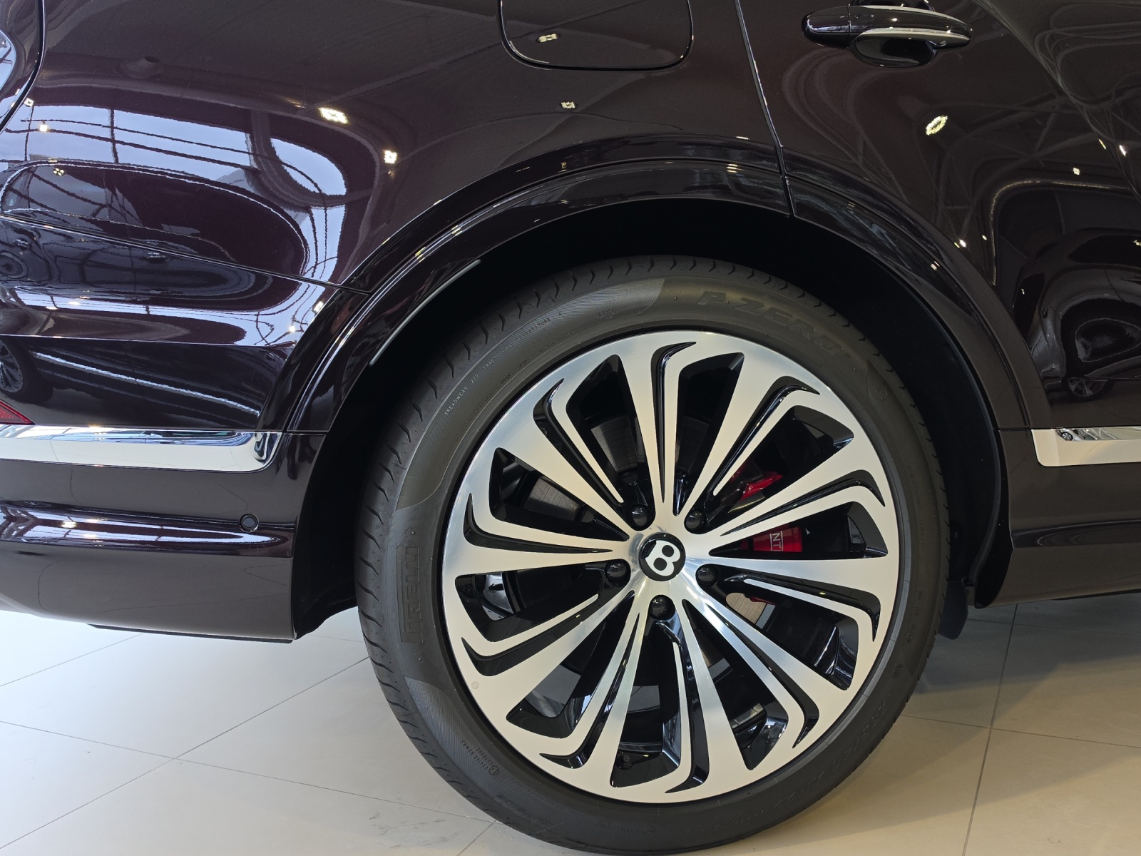 BENTLEY Bentayga Azure-image-16
