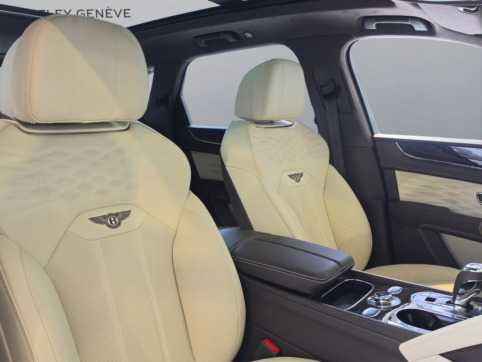 BENTLEY Bentayga Azure-image-7