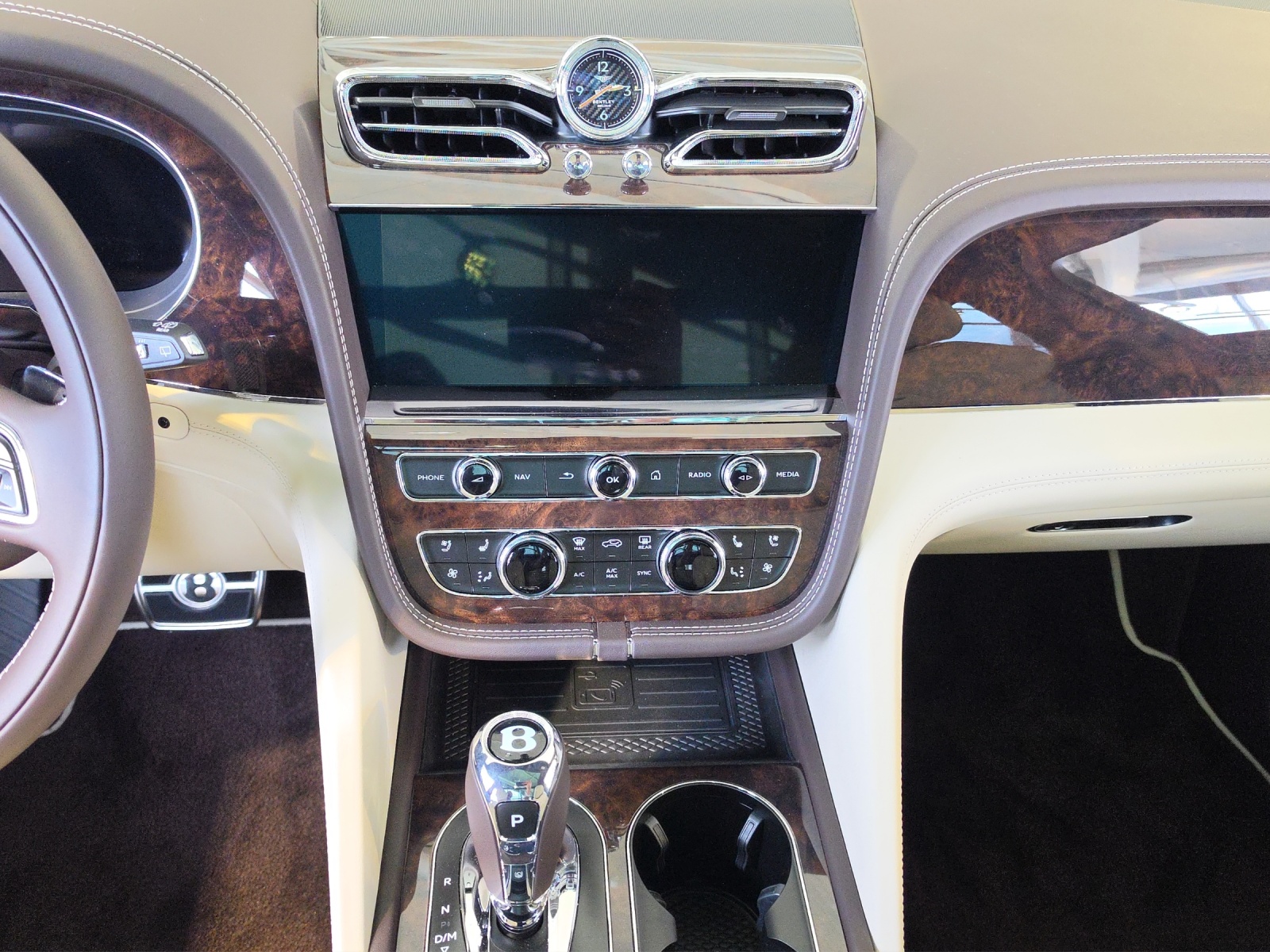 BENTLEY Bentayga Azure-image-13