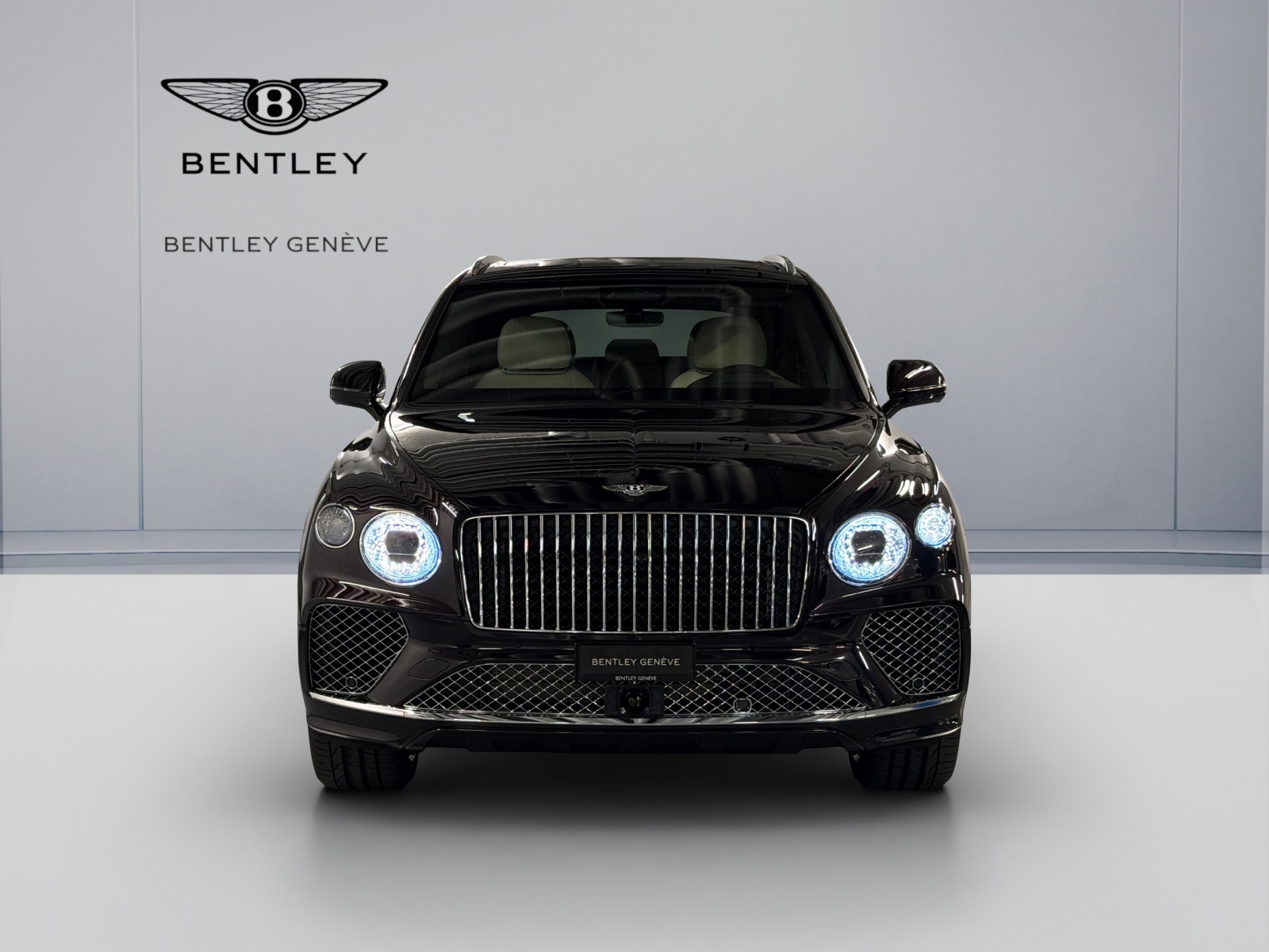 BENTLEY Bentayga Azure-showroom-element-1