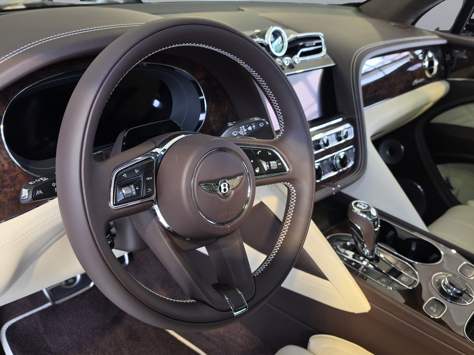 BENTLEY Bentayga Azure-image-10