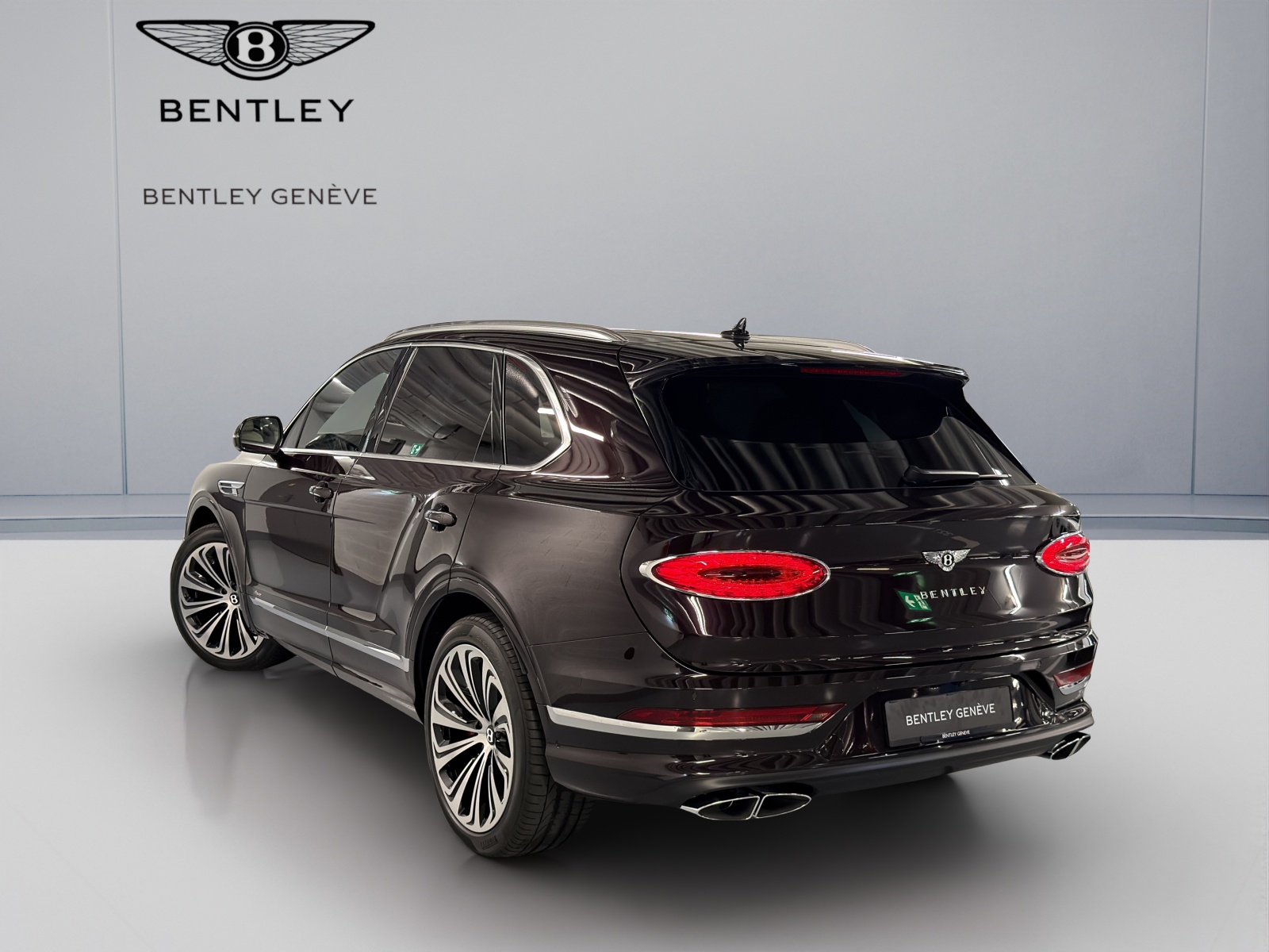 BENTLEY Bentayga Azure-showroom-element-3