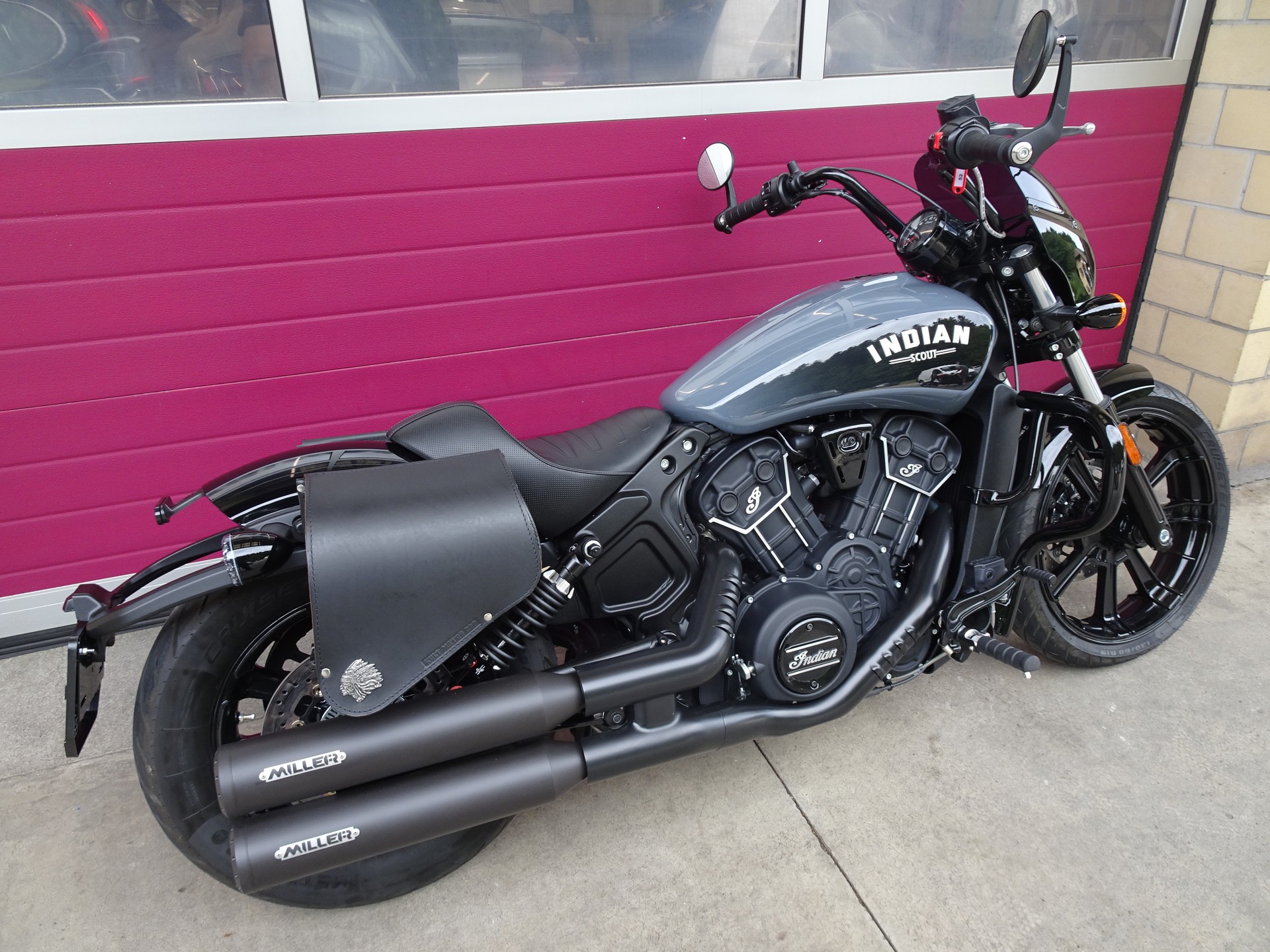 INDIAN Scout 1200 Rogue-showroom-element-3