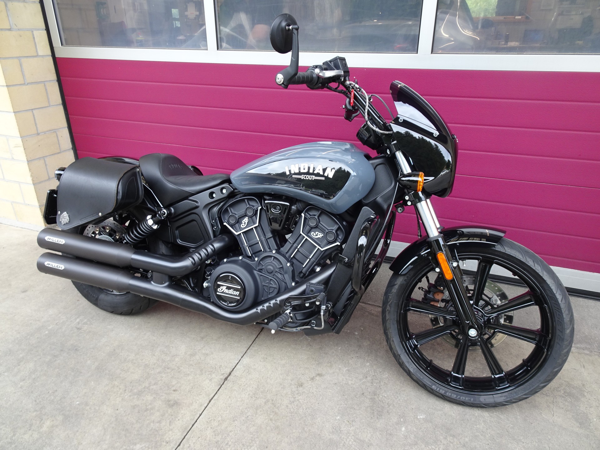 INDIAN Scout 1200 Rogue-showroom-element-2