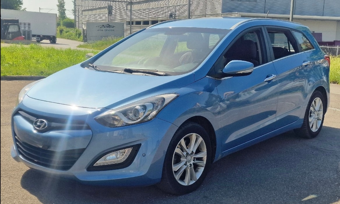 HYUNDAI i30 Wagon 1.6 GDI Style-image-2