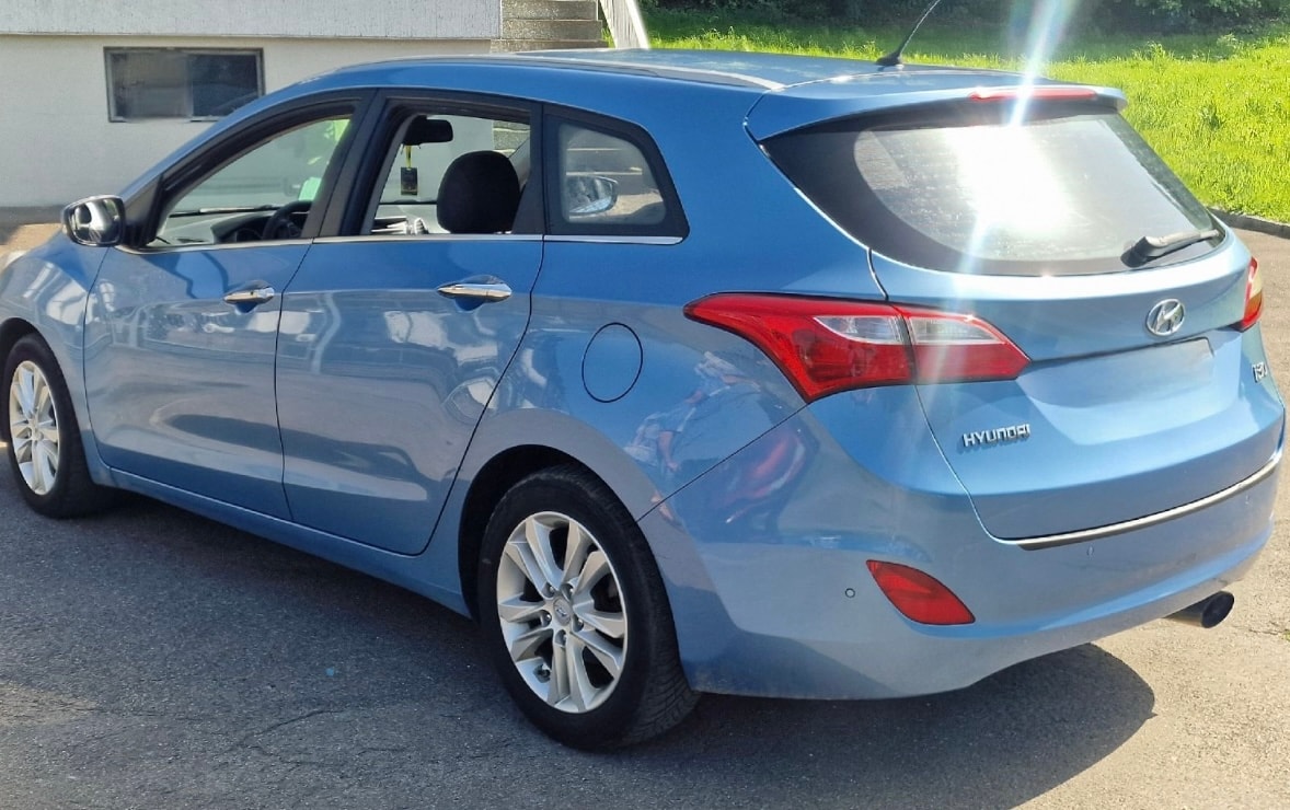 HYUNDAI i30 Wagon 1.6 GDI Style-image-3