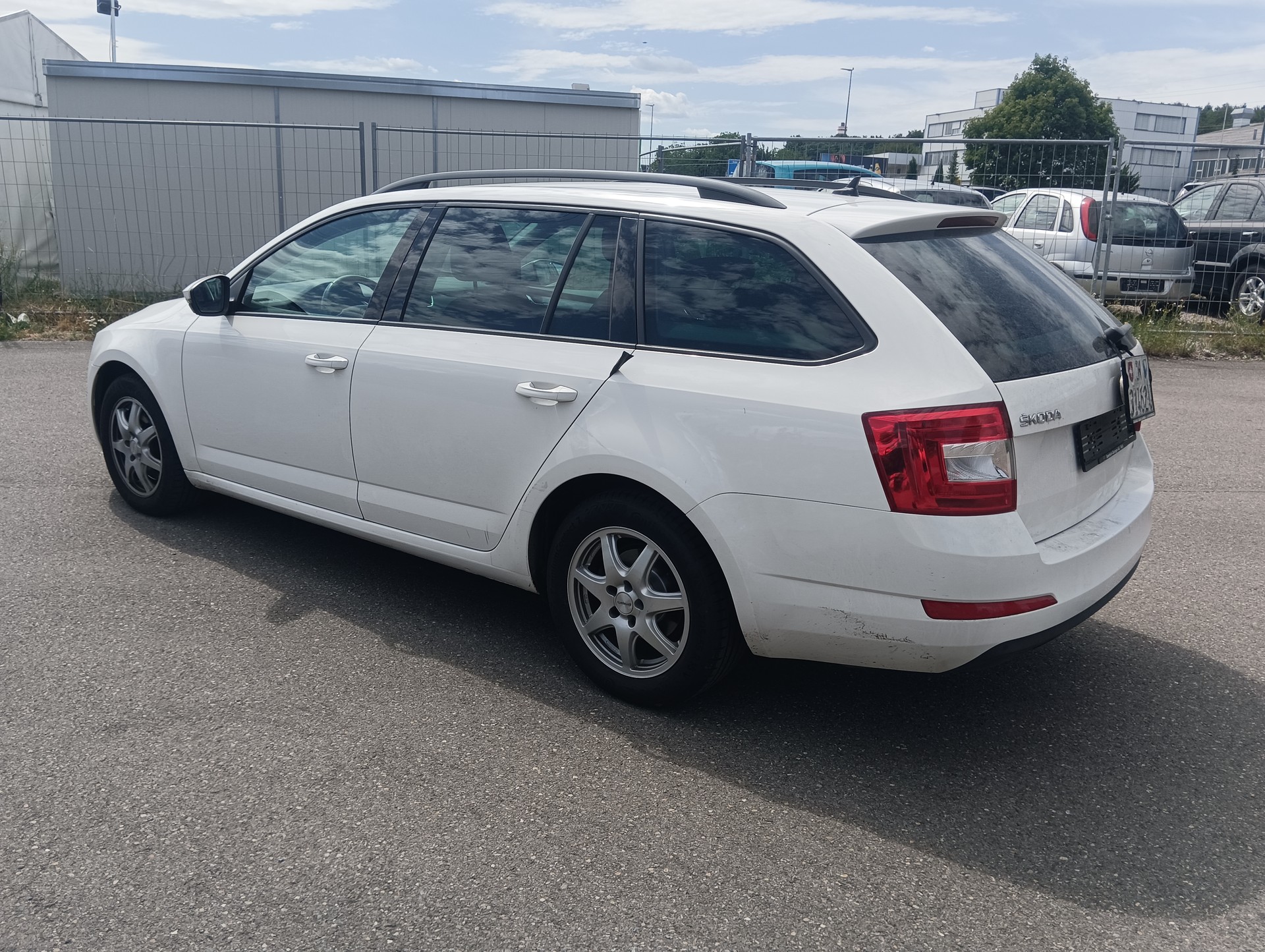 SKODA Octavia Combi 2.0 TDI Swiss Edition 4x4 DSG-image-2