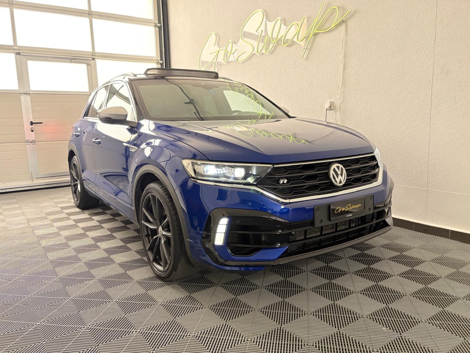 VW T-Roc 2.0 TSI R DSG 4Motion-image-3