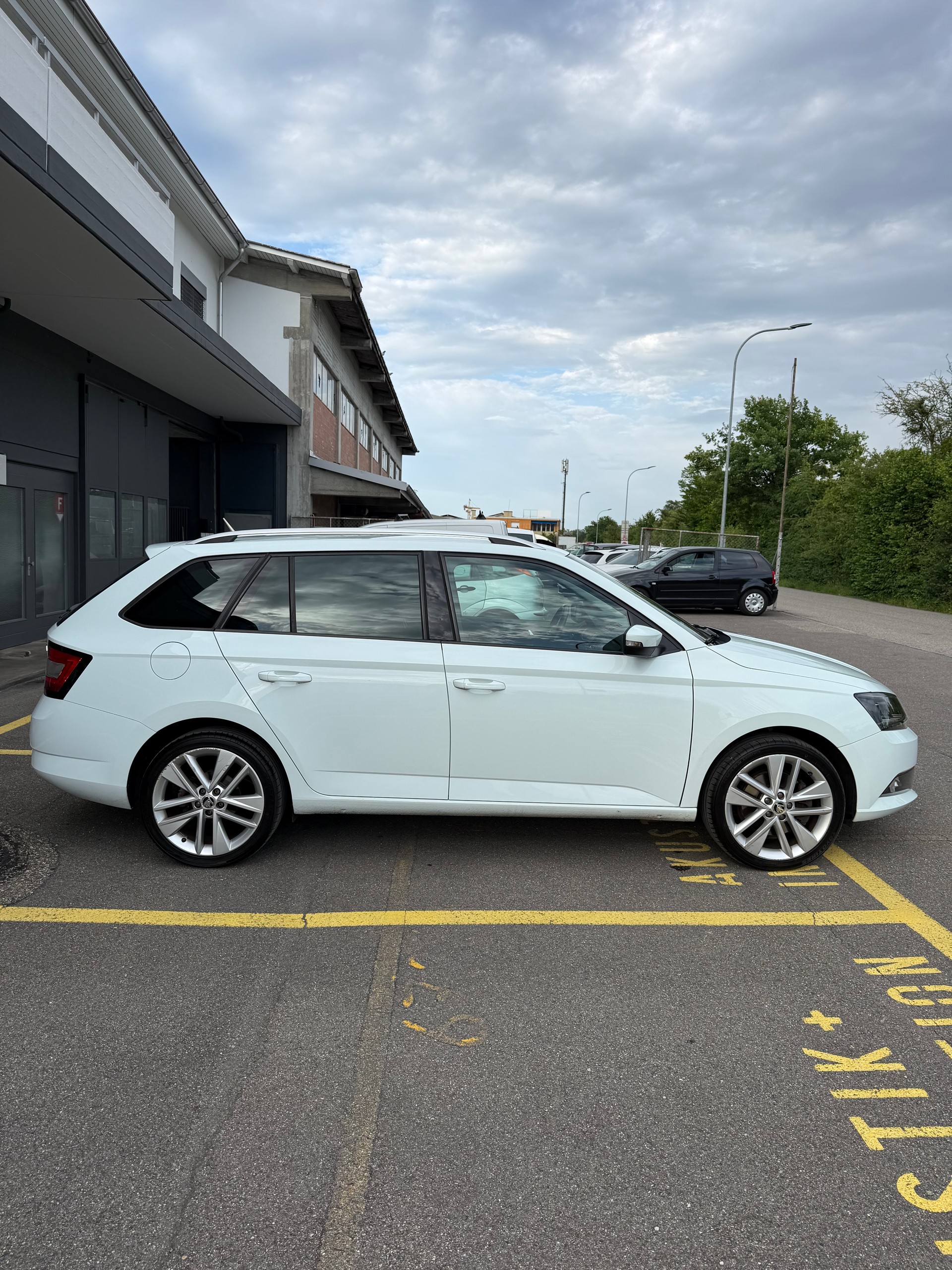 SKODA Fabia 1.4 TDI Ambition-image-6