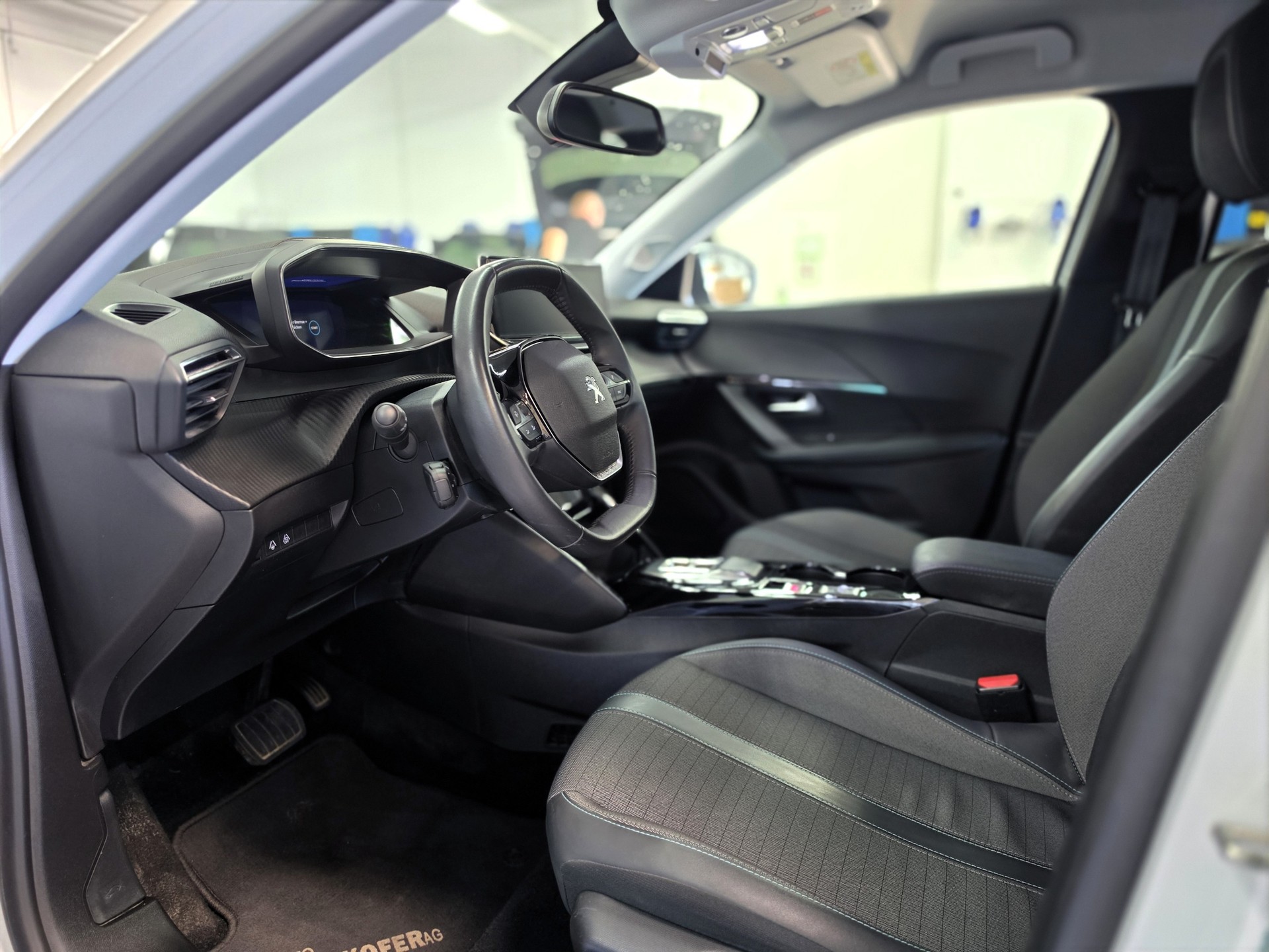 PEUGEOT 2008 e Allure Pack-image-6