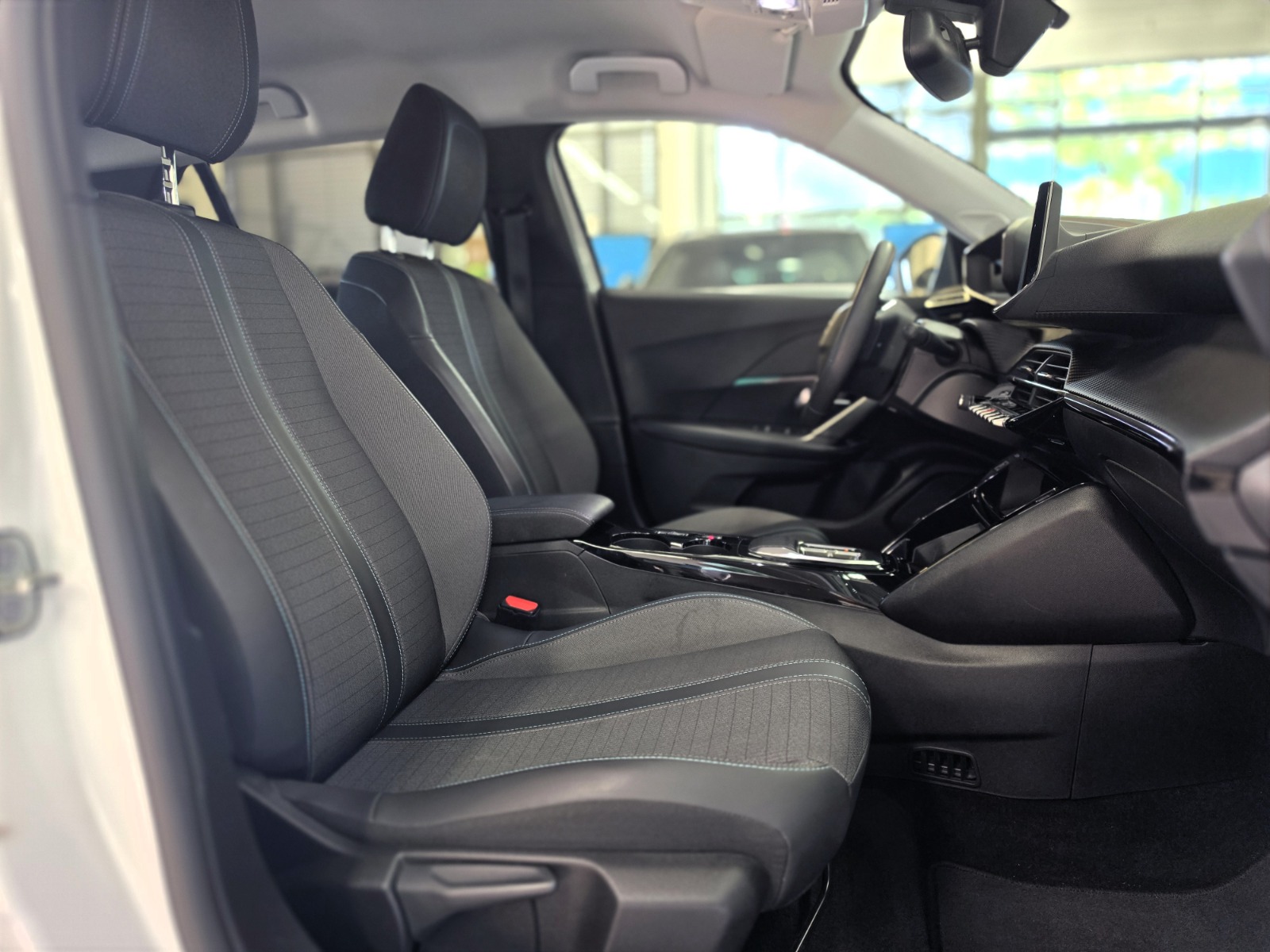 PEUGEOT 2008 e Allure Pack-image-8