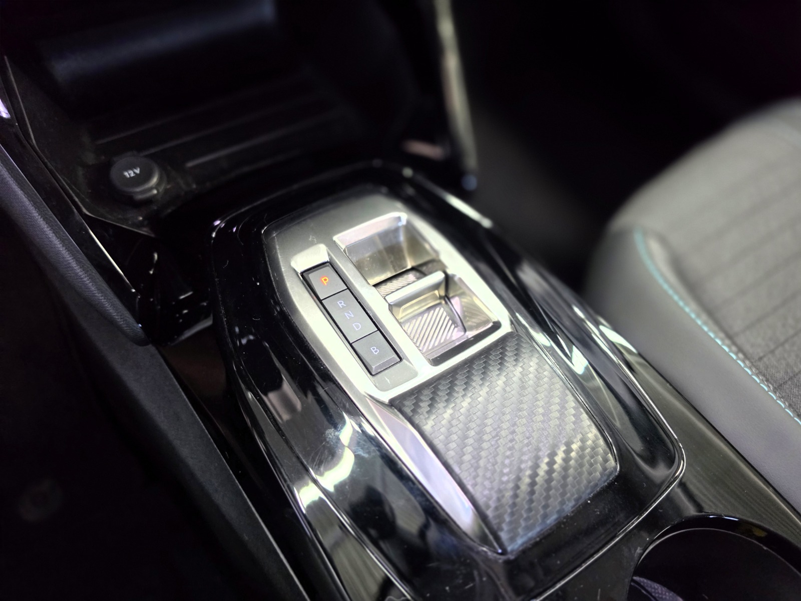 PEUGEOT 2008 e Allure Pack-image-11