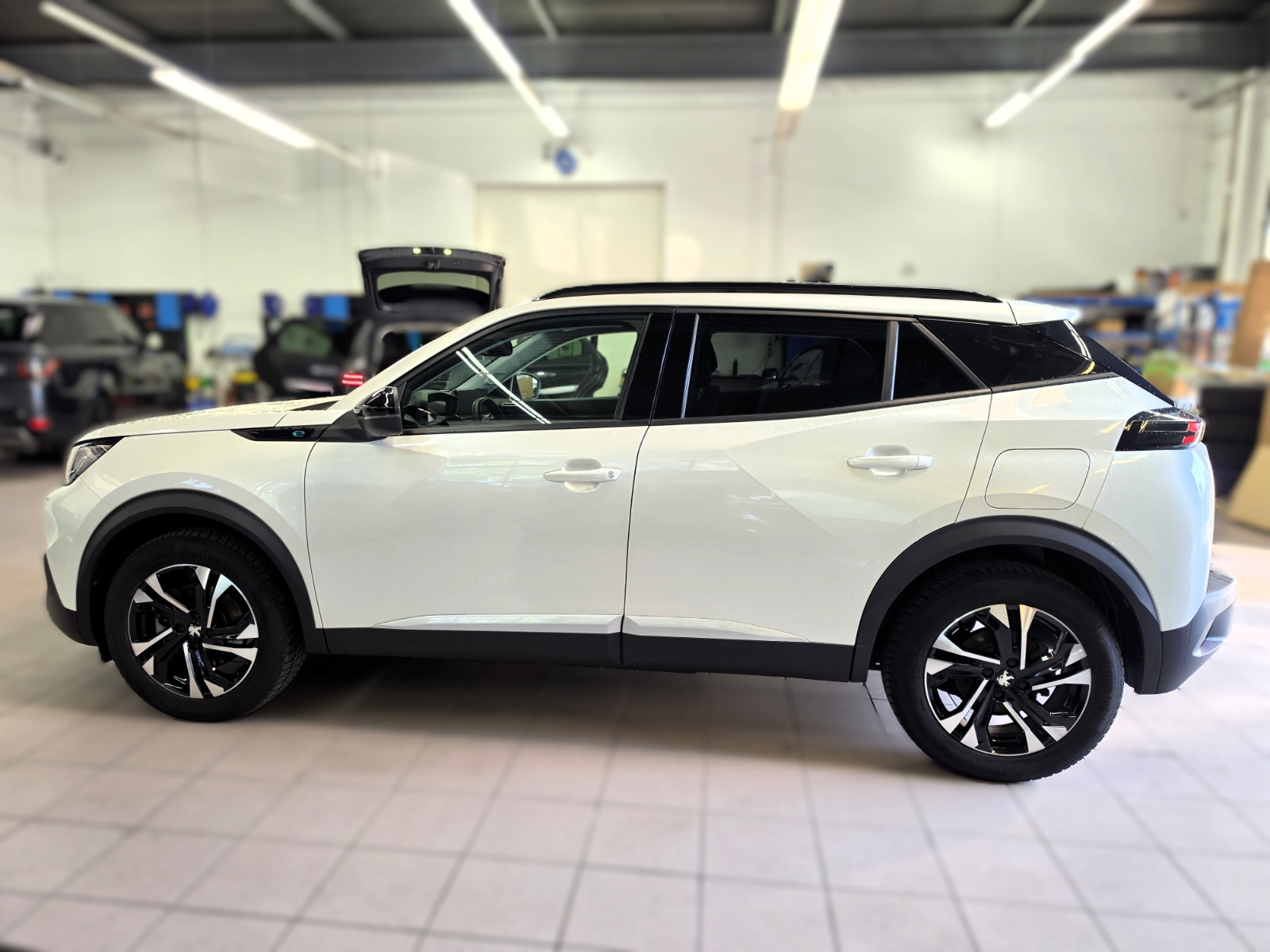 PEUGEOT 2008 e Allure Pack-image-1