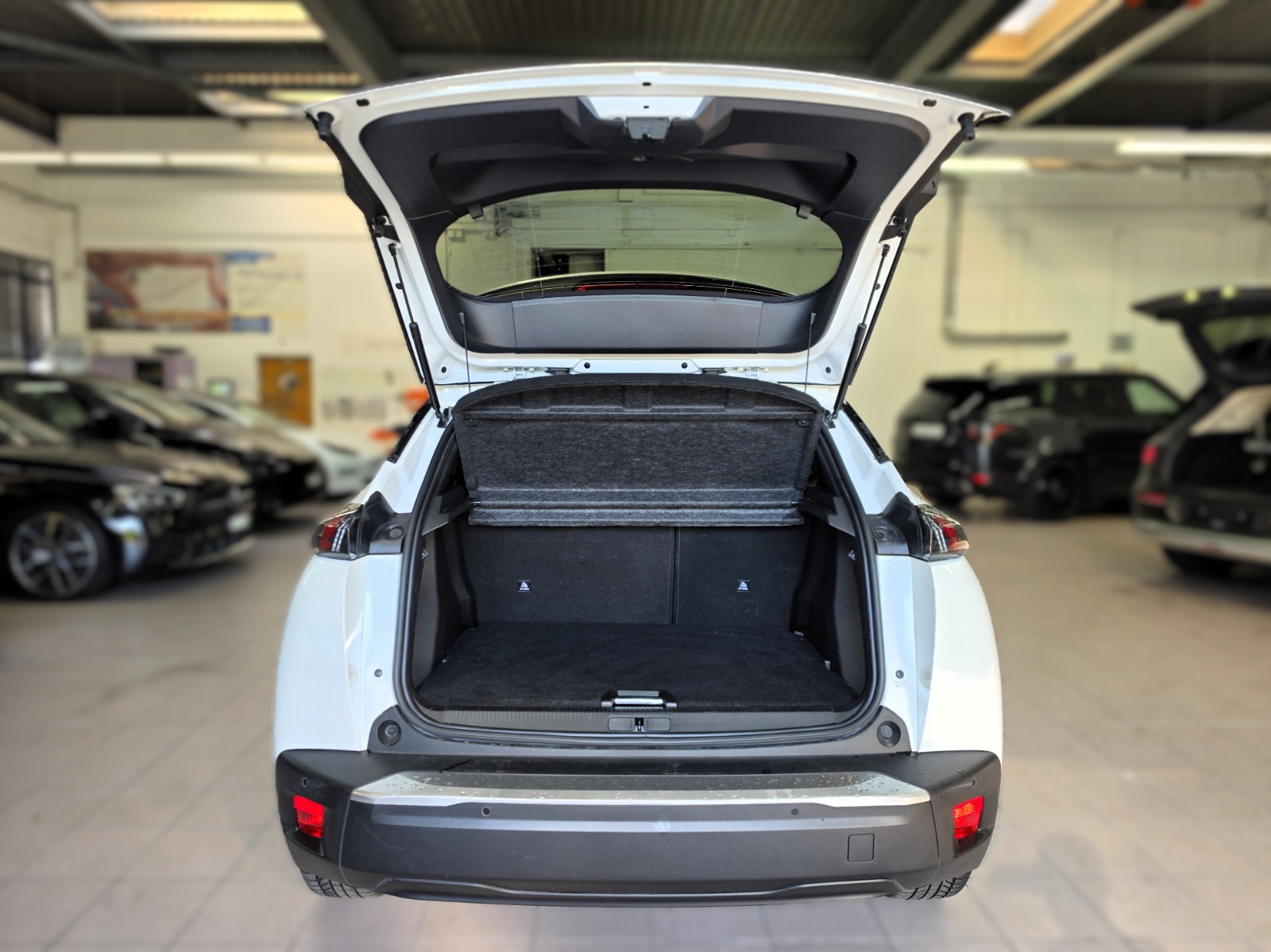 PEUGEOT 2008 e Allure Pack-image-10