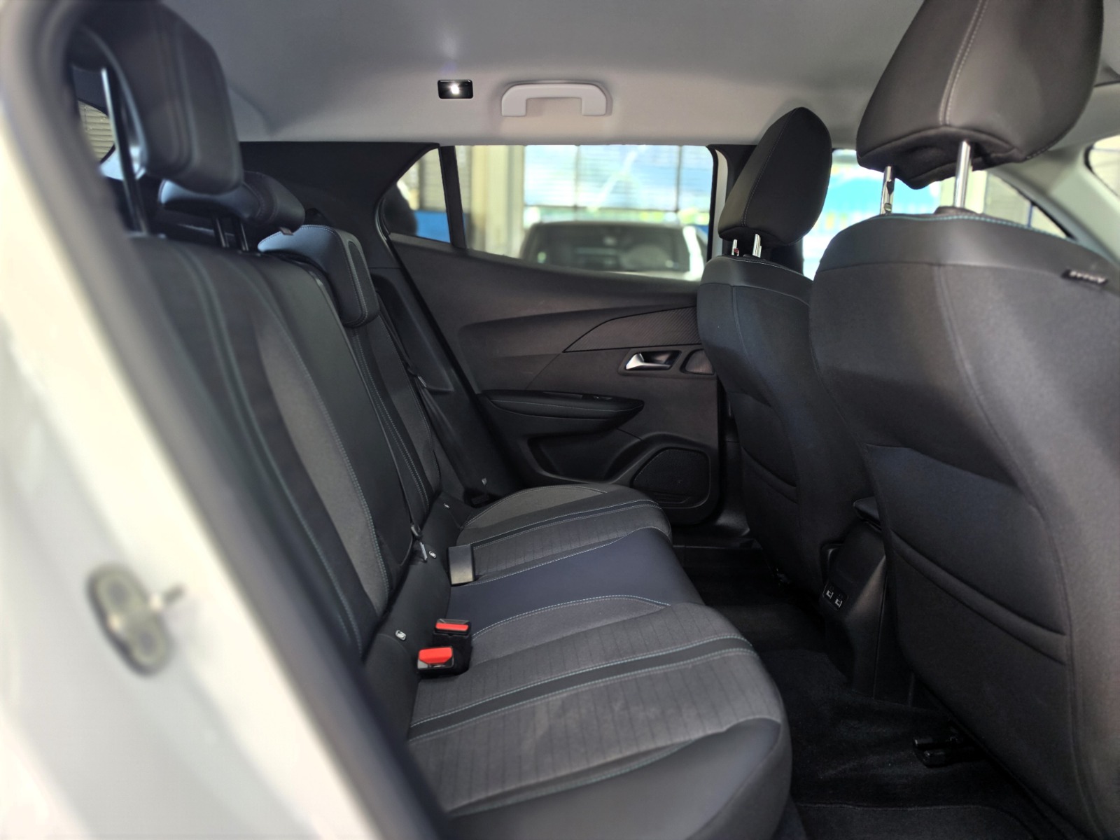 PEUGEOT 2008 e Allure Pack-image-9