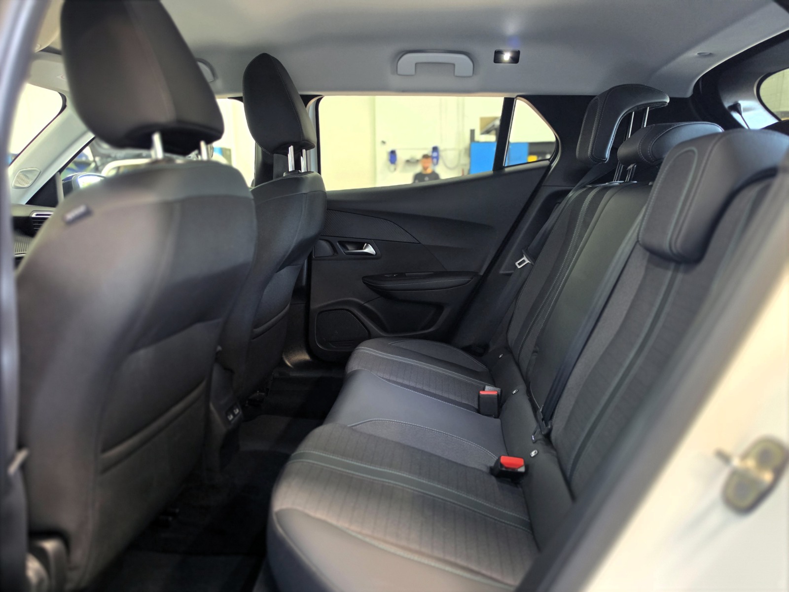 PEUGEOT 2008 e Allure Pack-image-12