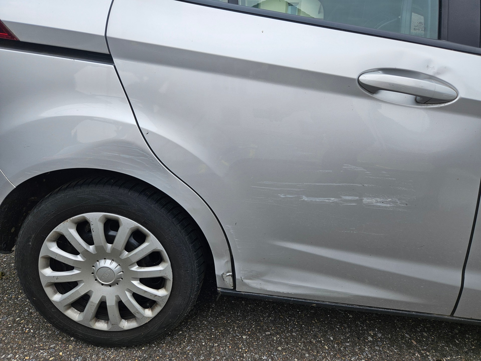 FORD B-Max 1.0 SCTi Titanium-image-3
