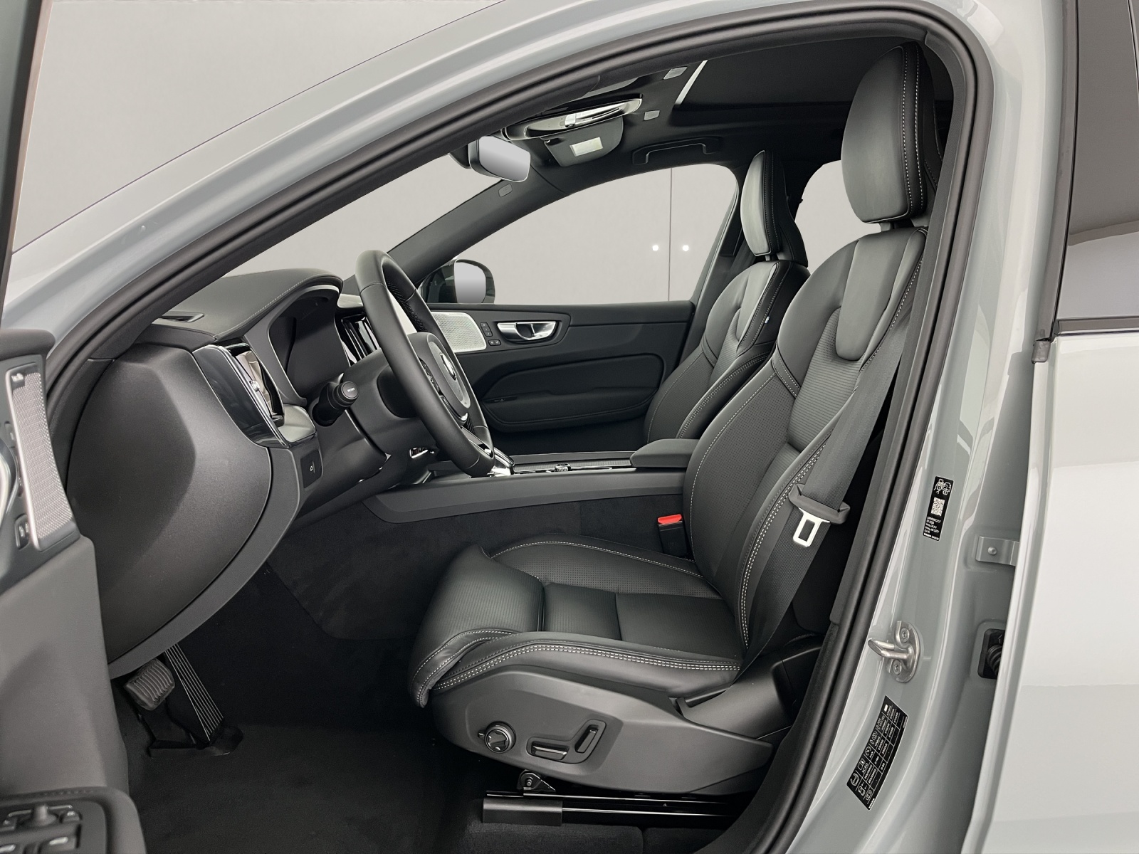 VOLVO XC60 2.0 B5 MH Black Edition AWD-image-8