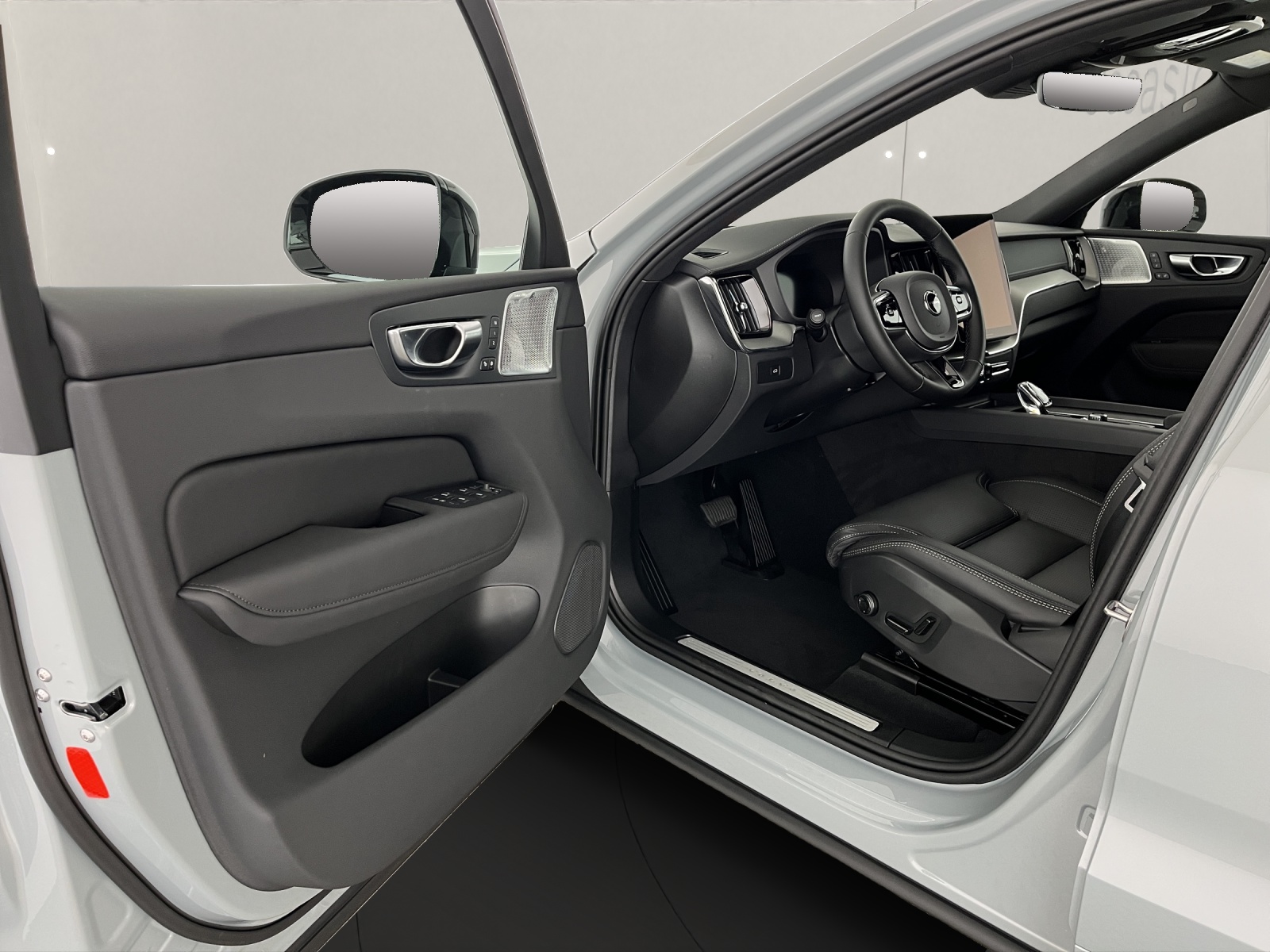 VOLVO XC60 2.0 B5 MH Black Edition AWD-image-7