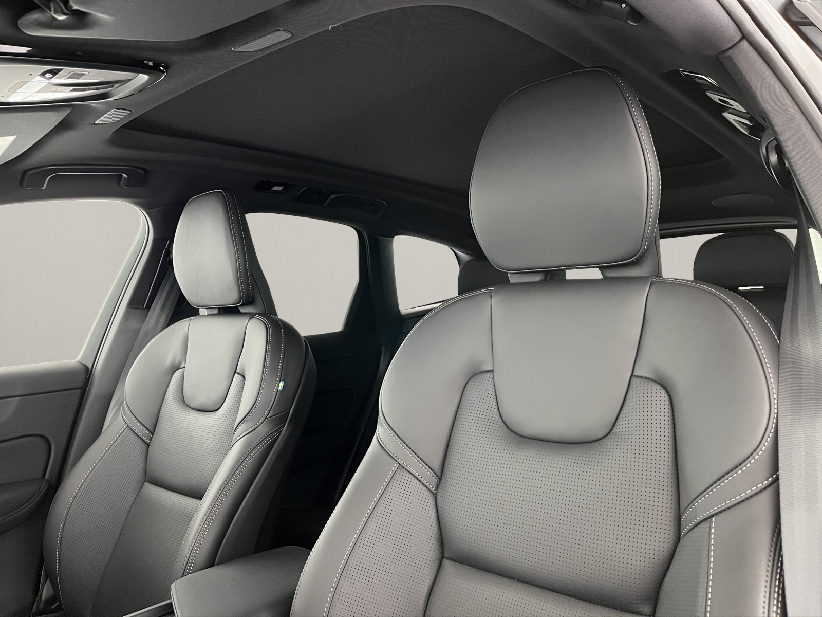 VOLVO XC60 2.0 B5 MH Black Edition AWD-image-10