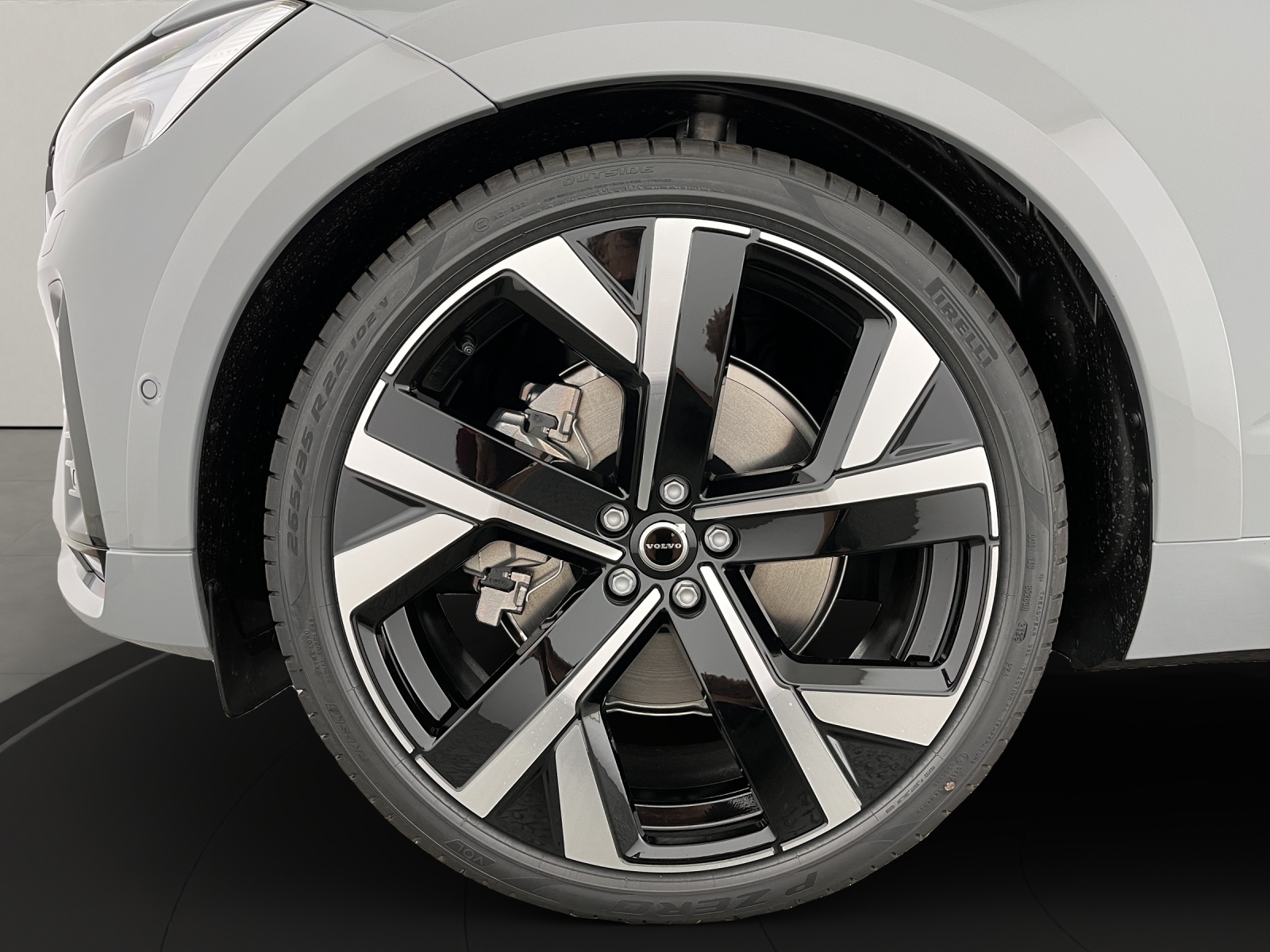 VOLVO XC60 2.0 B5 MH Black Edition AWD-image-6