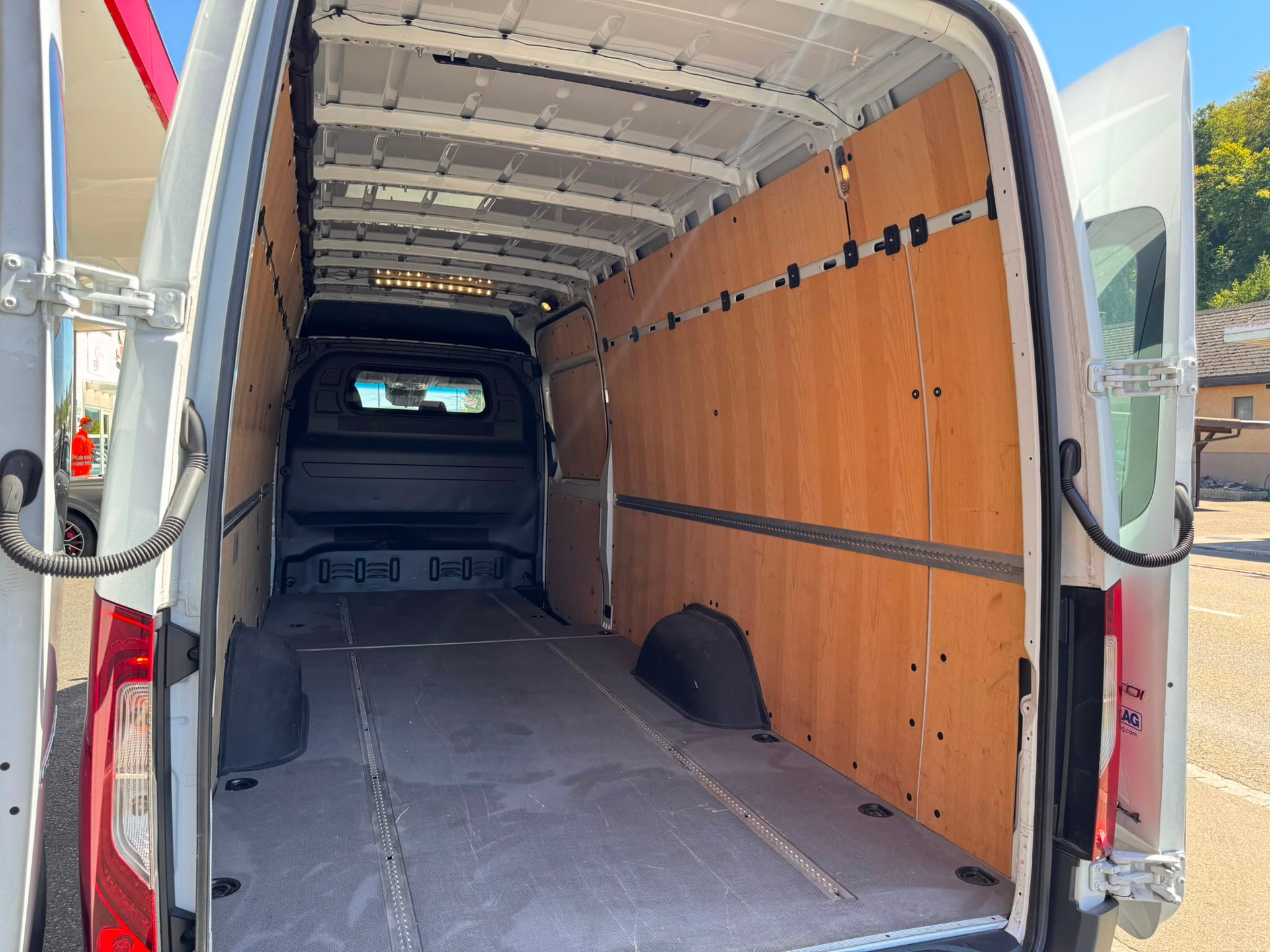 MERCEDES-BENZ Sprinter 319 CDI Extralang 9G-TRONIC 4-Matic-image-12