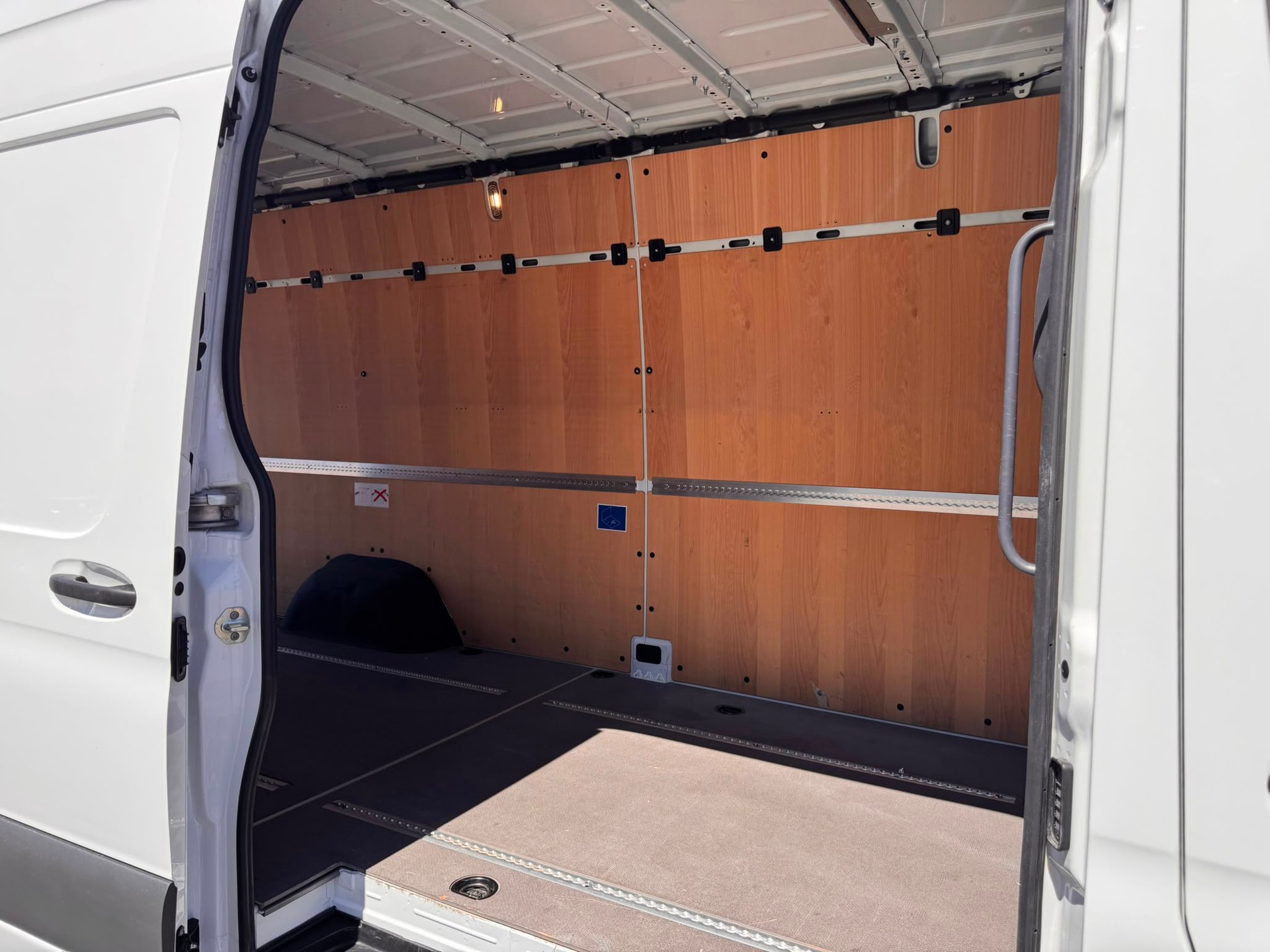 MERCEDES-BENZ Sprinter 319 CDI Extralang 9G-TRONIC 4-Matic-image-13