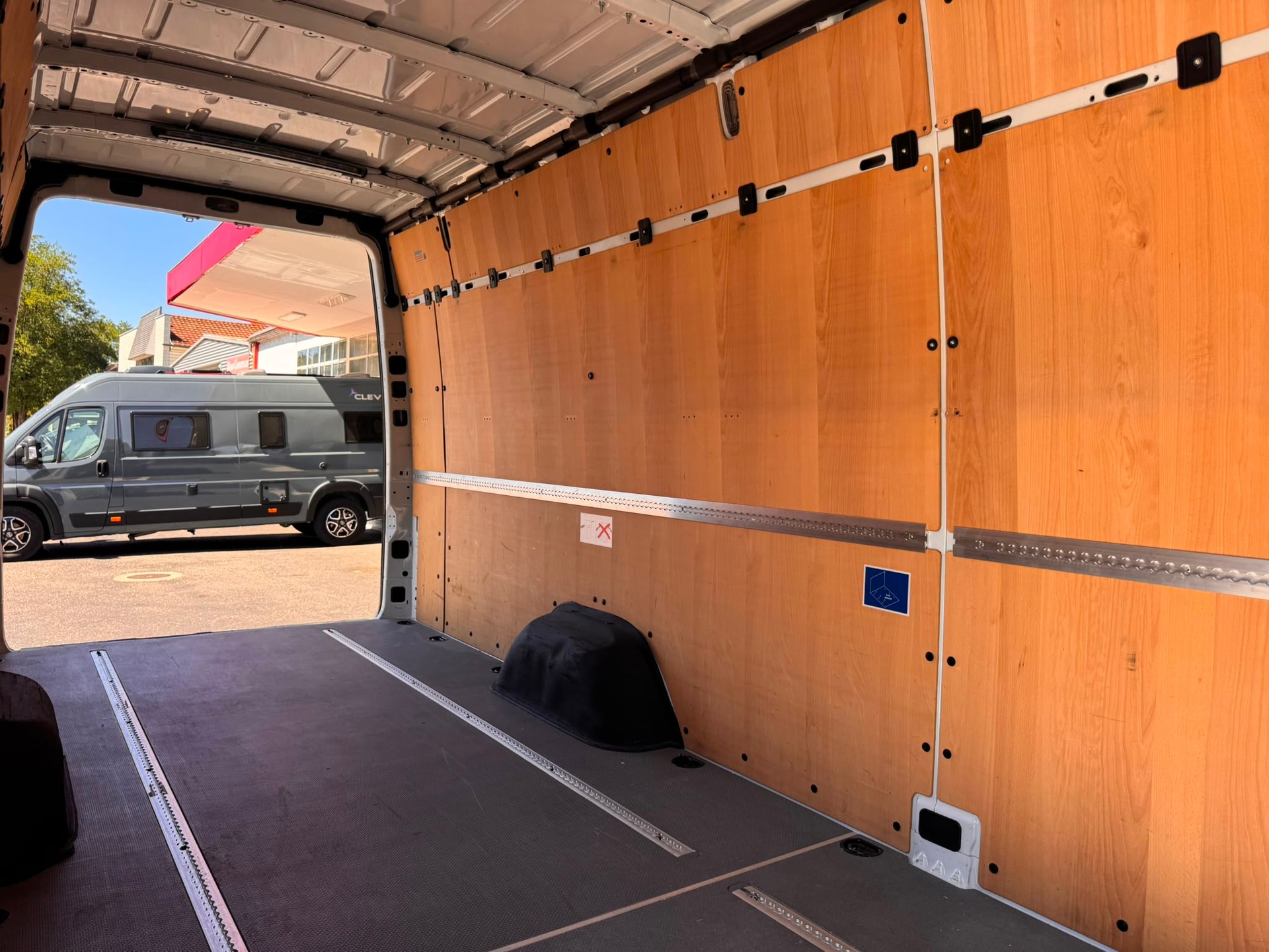MERCEDES-BENZ Sprinter 319 CDI Extralang 9G-TRONIC 4-Matic-image-14