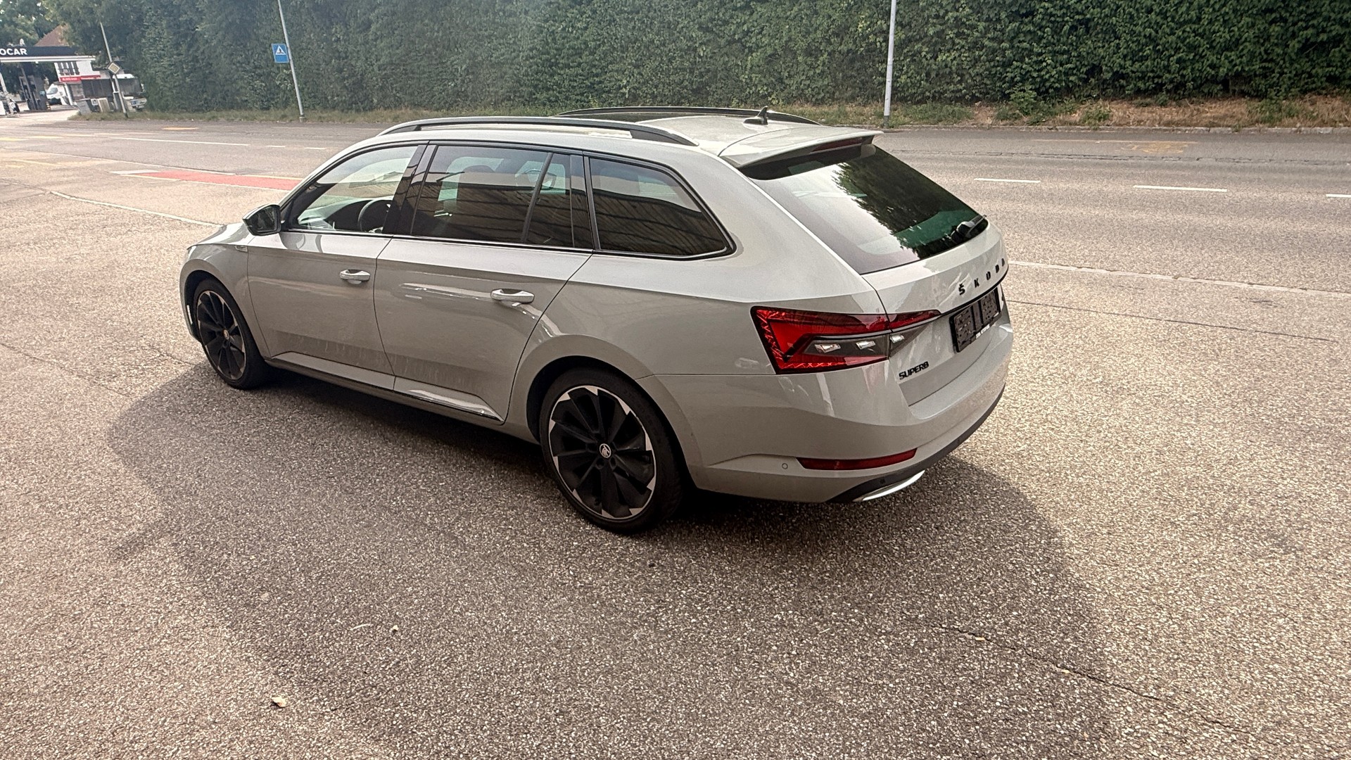 SKODA Superb Combi 2.0 TDi SportLine 4x4 DSG-image-4